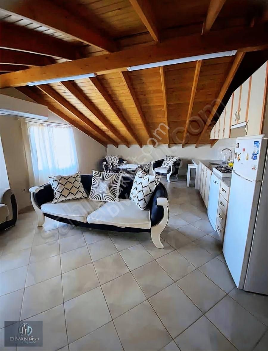 Urla Merkezde Geniş Çatı Katı