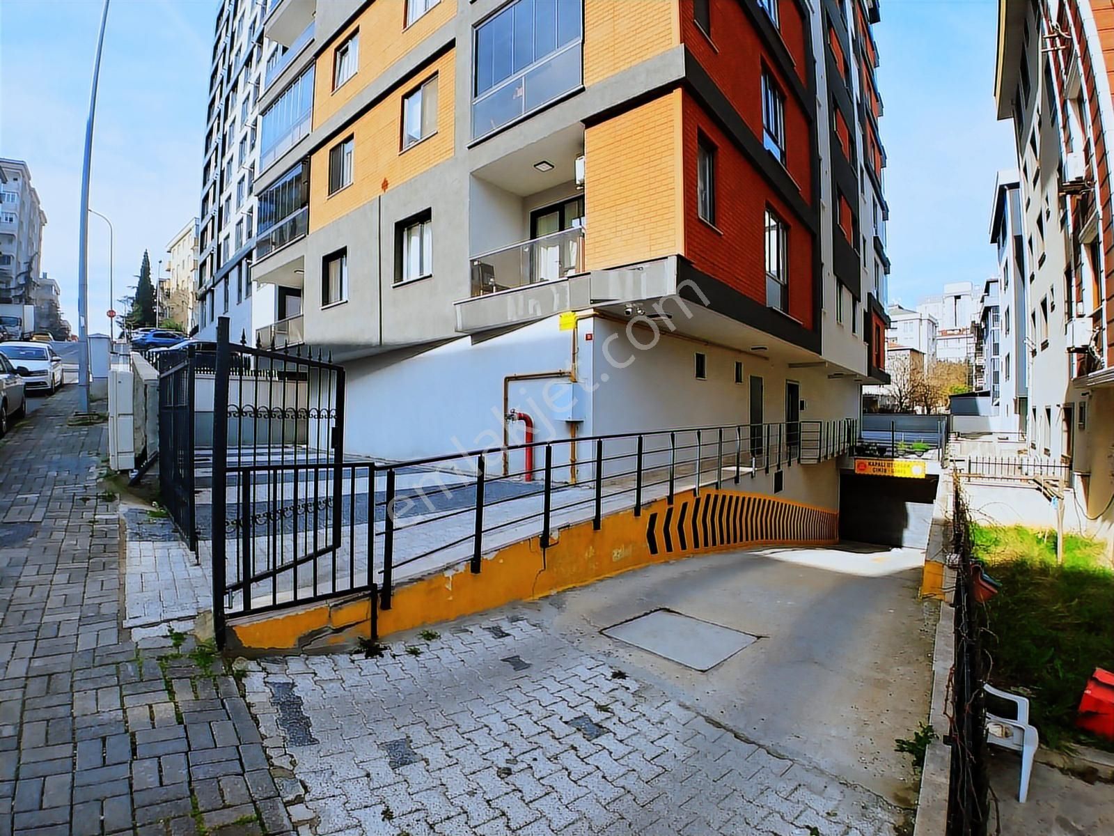 Elalmış Cad. Yakını-balkonlu-k.otoparklı-büyük Daire - Görsel 2