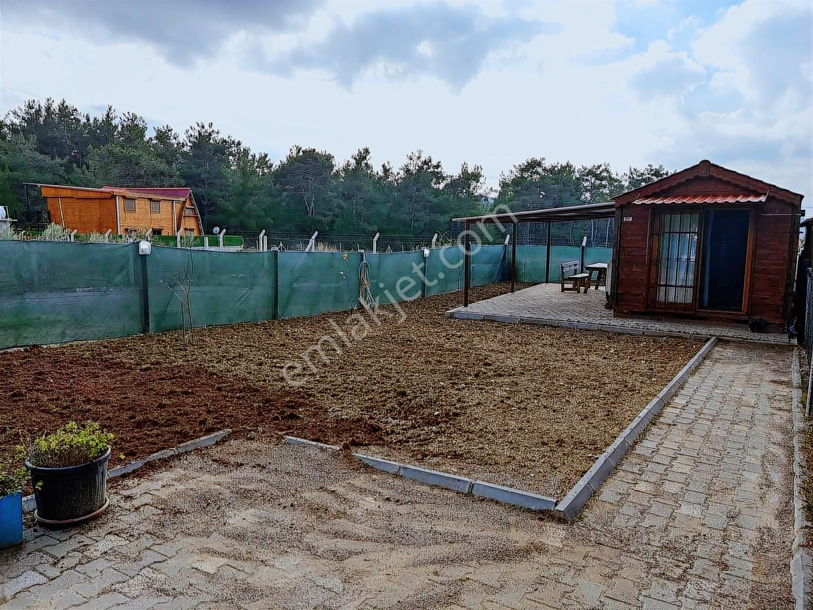 Buca Belanbaşı İçinde Ev, Elektrik Ve Suyu Olan Muhteşem Arsa