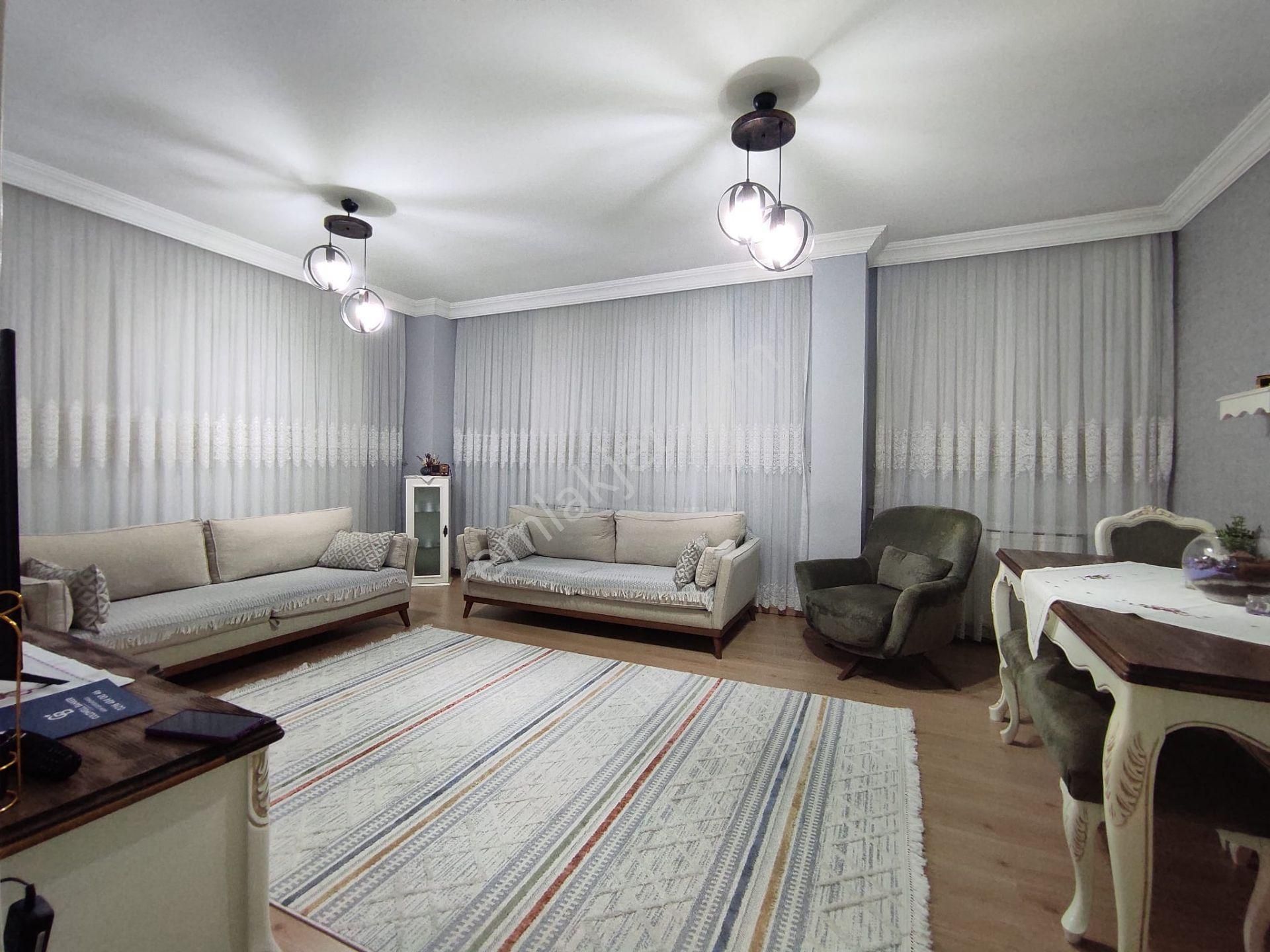 Peronların Yanında 3+1 Yüksek Giriş Balkonlu Geniş Enfes Daire