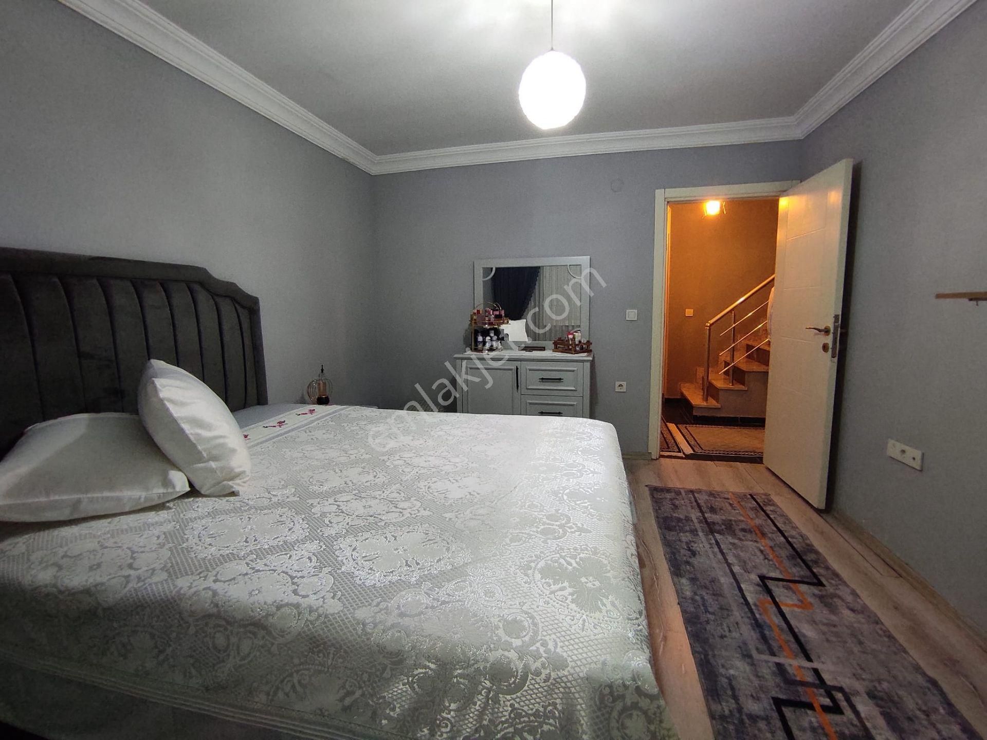 Peronların Yanında 3+1 Yüksek Giriş Balkonlu Geniş Enfes Daire - Görsel 16