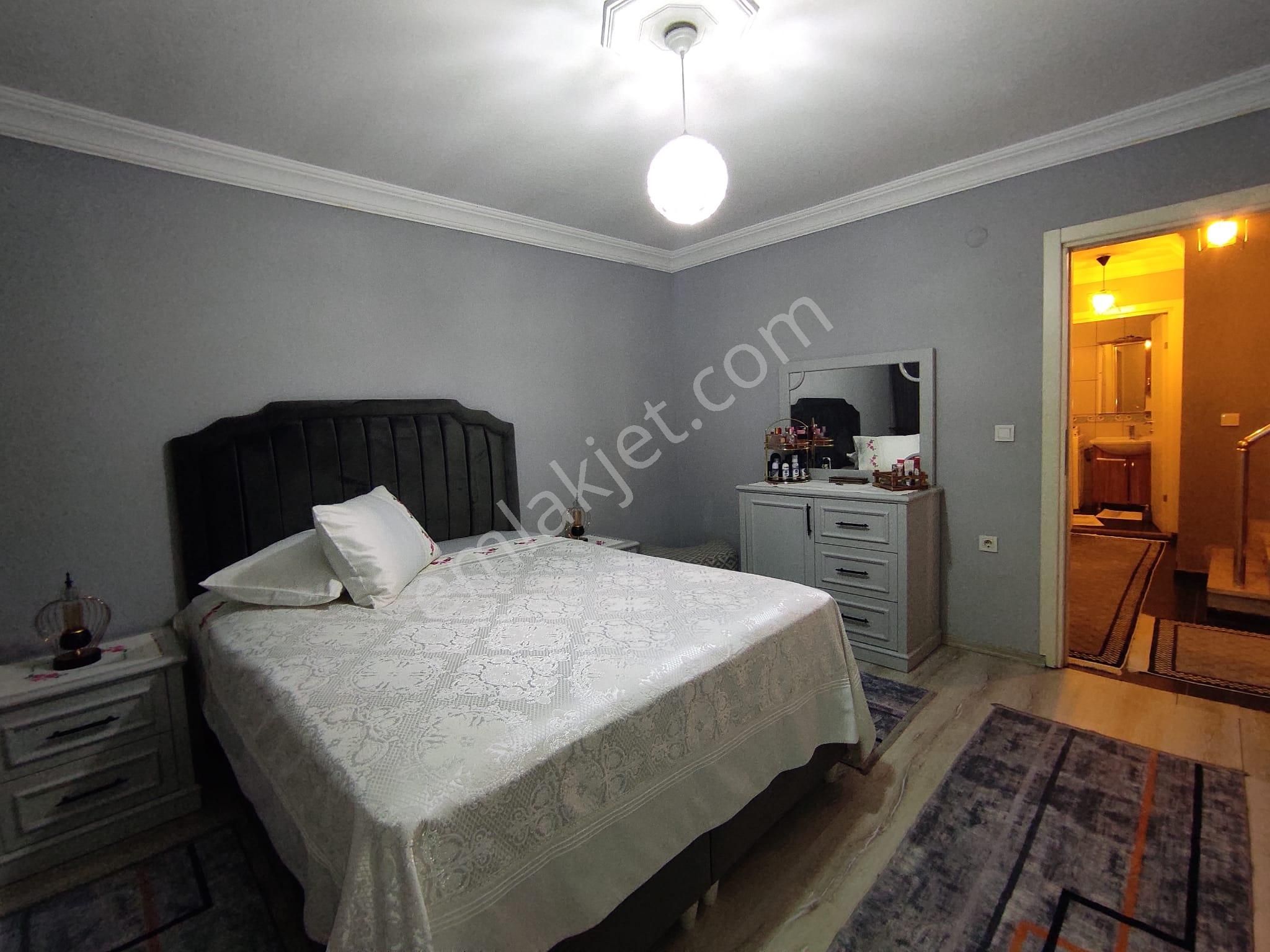 Peronların Yanında 3+1 Yüksek Giriş Balkonlu Geniş Enfes Daire - Görsel 15