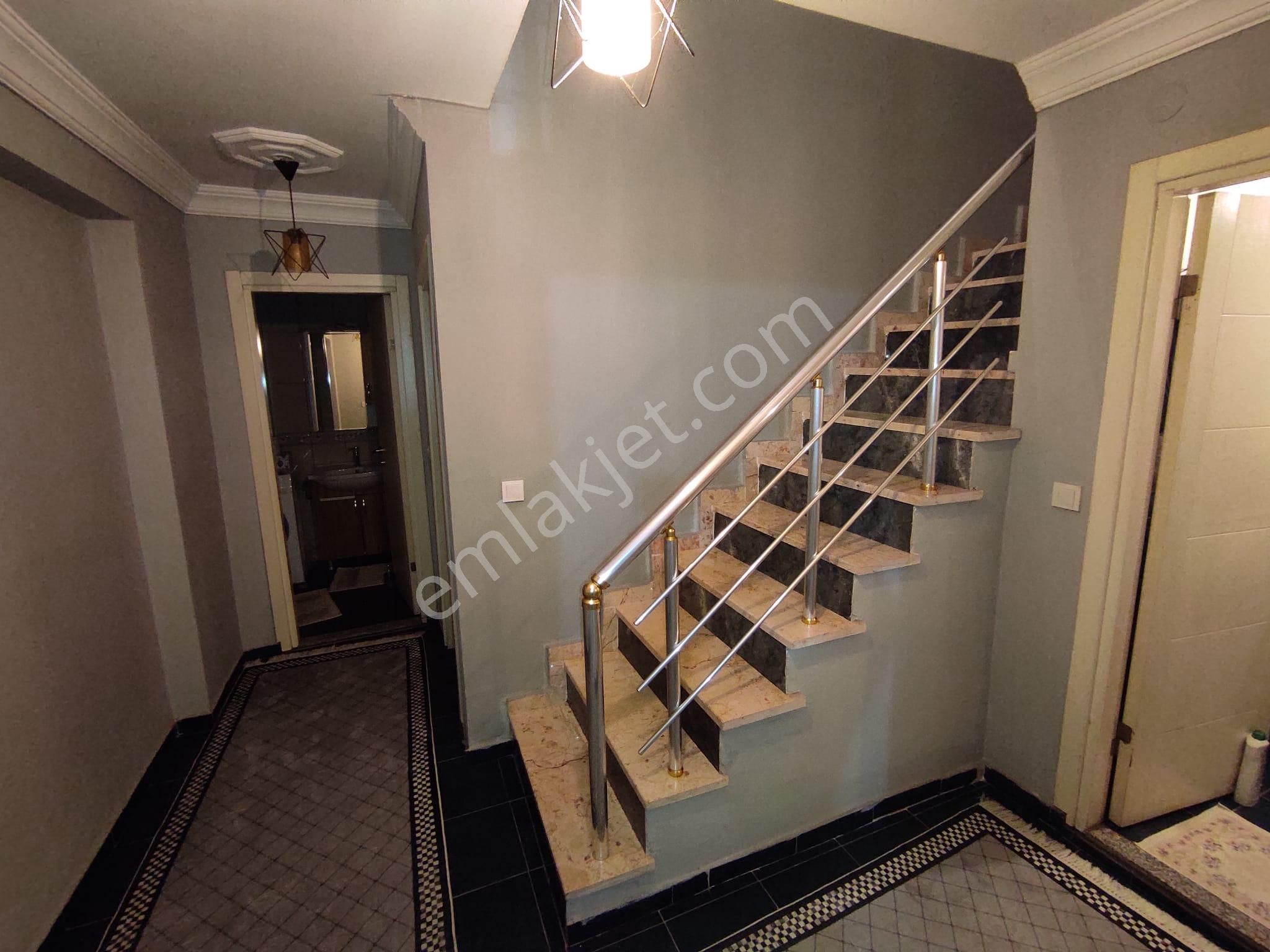 Peronların Yanında 3+1 Yüksek Giriş Balkonlu Geniş Enfes Daire - Görsel 12