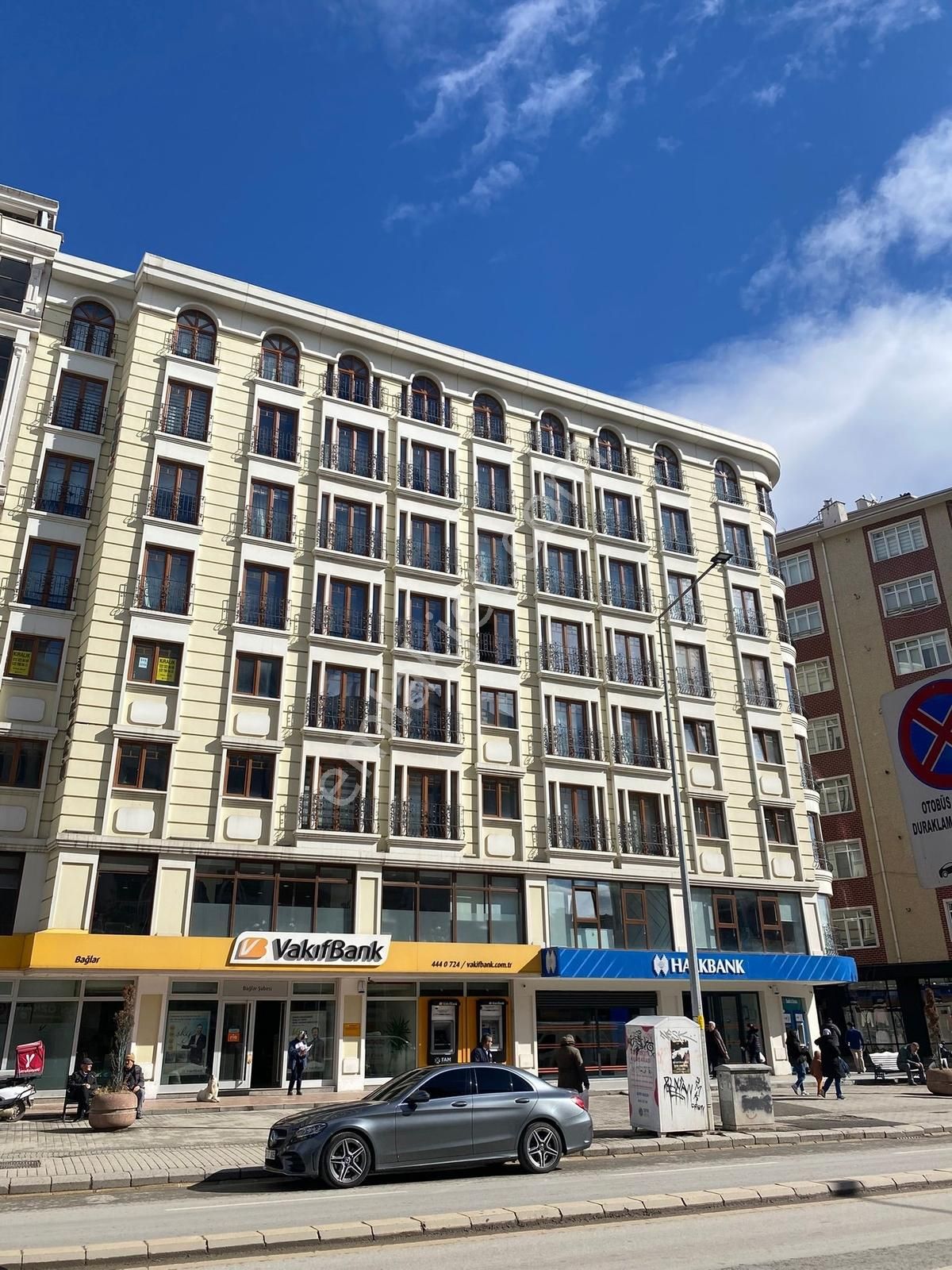 Özkaptan' Dan Bağlar' Da Şehrin Merkezinde 1+1 Kiralık Daire