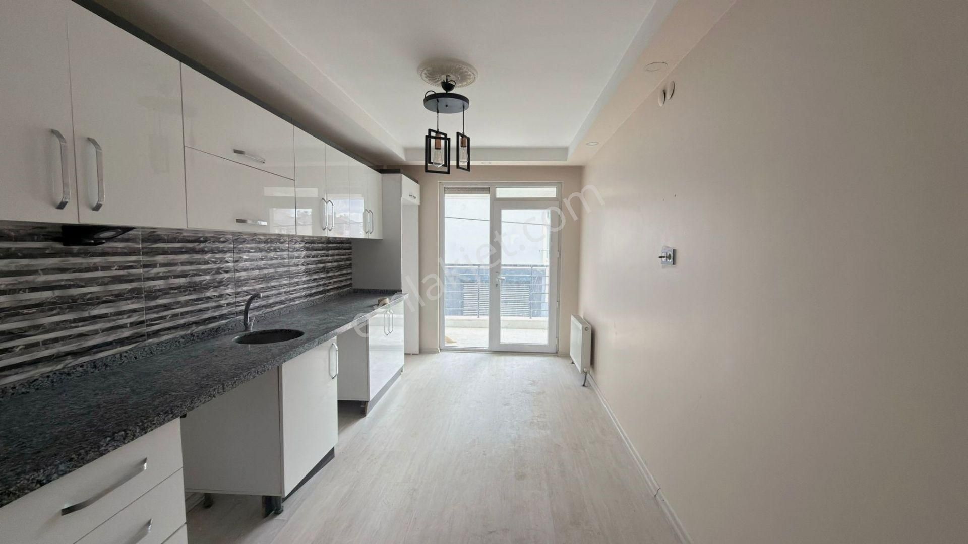 Recep Ümit'ten Şarhöyük Mahallesinde Kiralık 3+1 Ferah Geniş Daire - Görsel 3