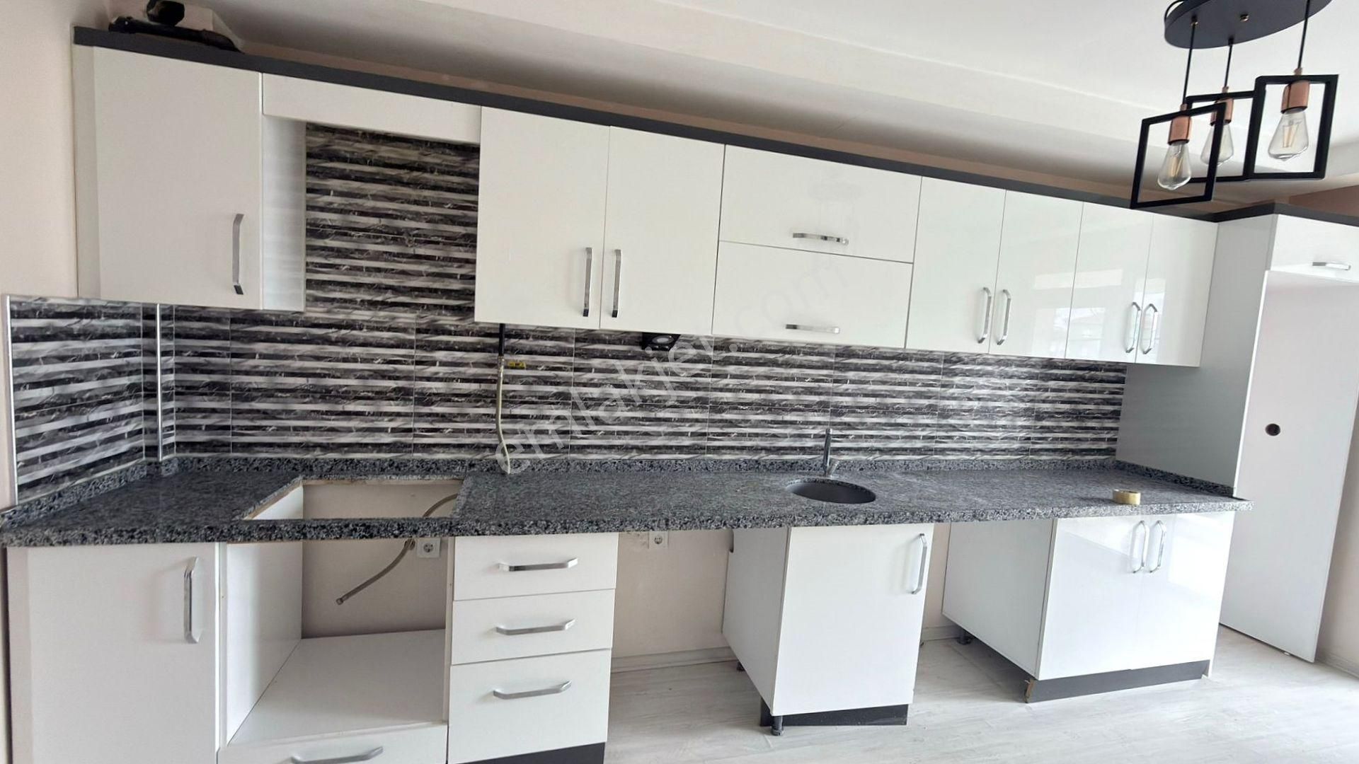 Recep Ümit'ten Şarhöyük Mahallesinde Kiralık 3+1 Ferah Geniş Daire - Görsel 4