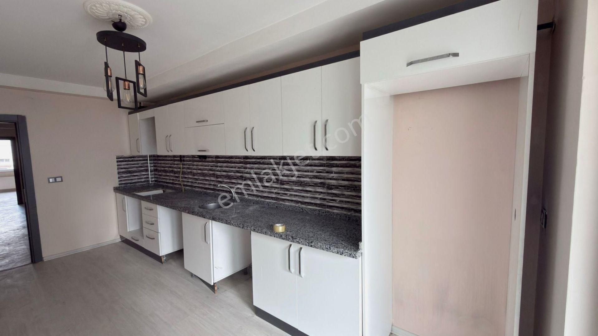 Recep Ümit'ten Şarhöyük Mahallesinde Kiralık 3+1 Ferah Geniş Daire - Görsel 5