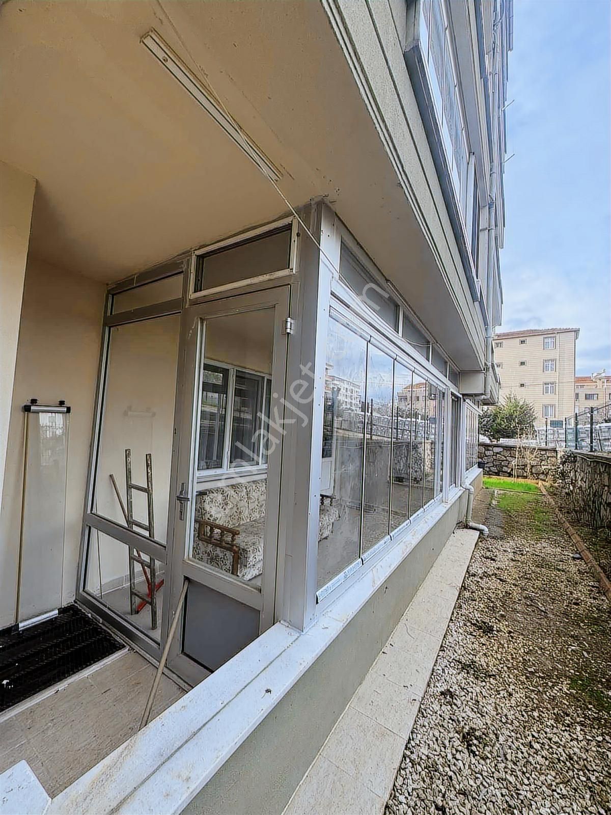 İskele Merkez Yalı Üstü Mevkii Eşyalı Satılık Daire - Görsel 10