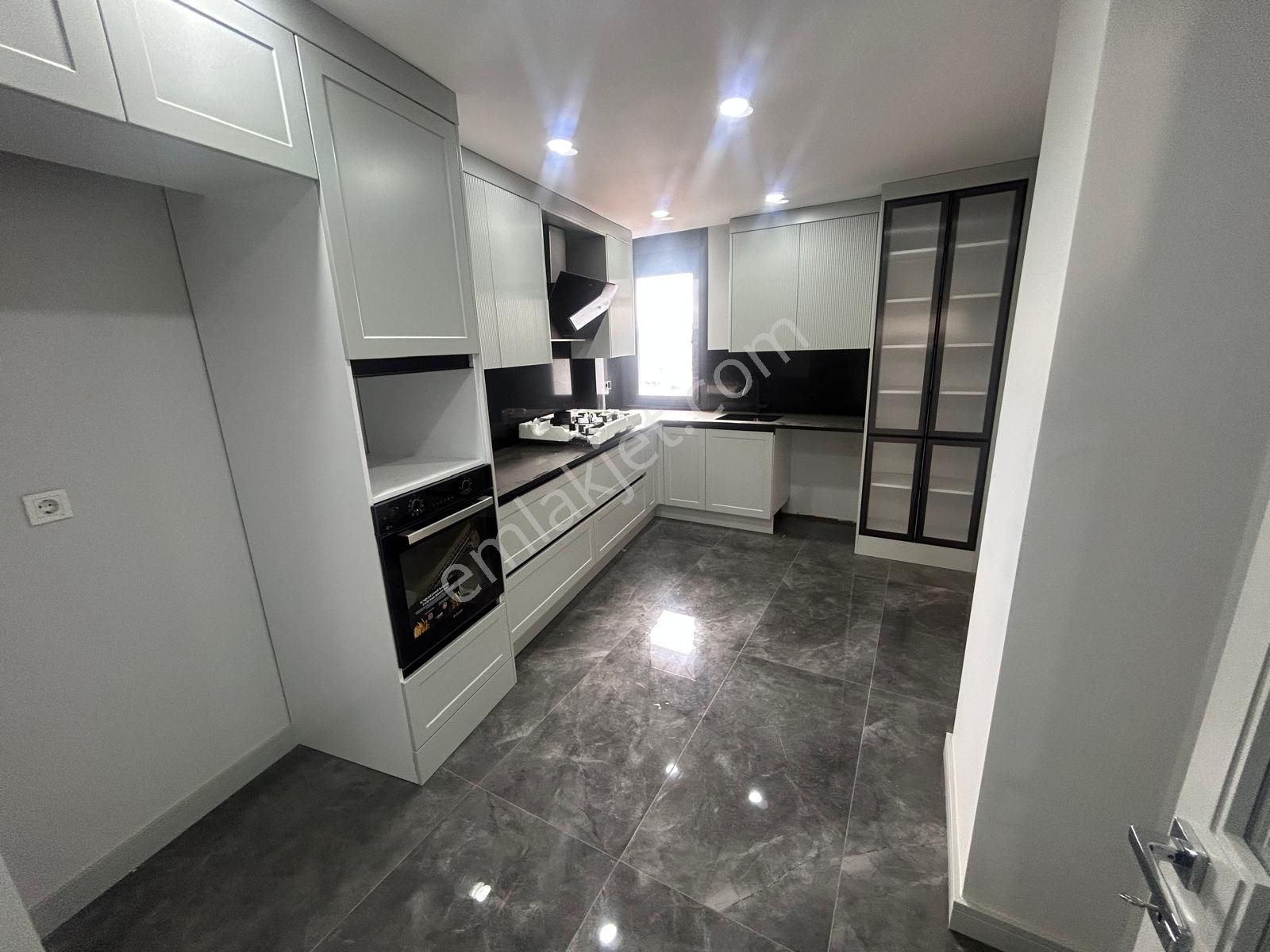 Üsküdar Sultantepe'de 4+2 Net 240 M2 Teraslı Lüks Dubleks Daire - Görsel 11