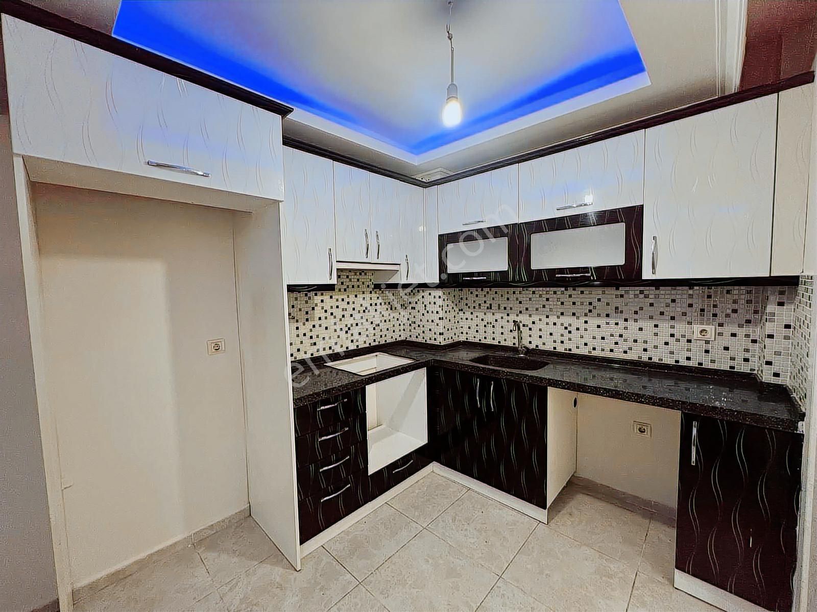 Ana Cadde Hastane Yakını Arakat Balkonlu Yatırımlık 1+1 Daire - Görsel 5