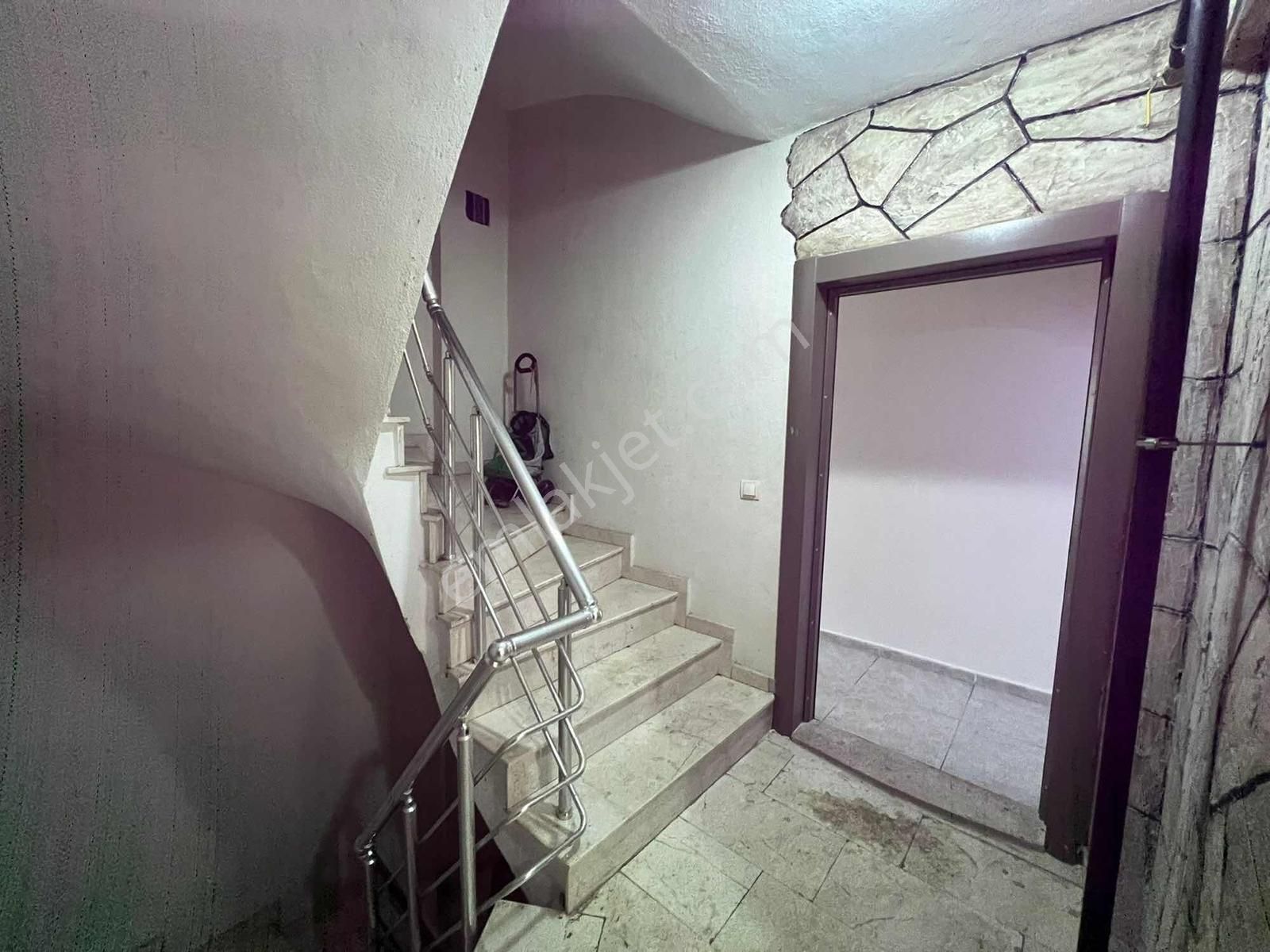 Ana Cadde Hastane Yakını Arakat Balkonlu Yatırımlık 1+1 Daire - Görsel 6