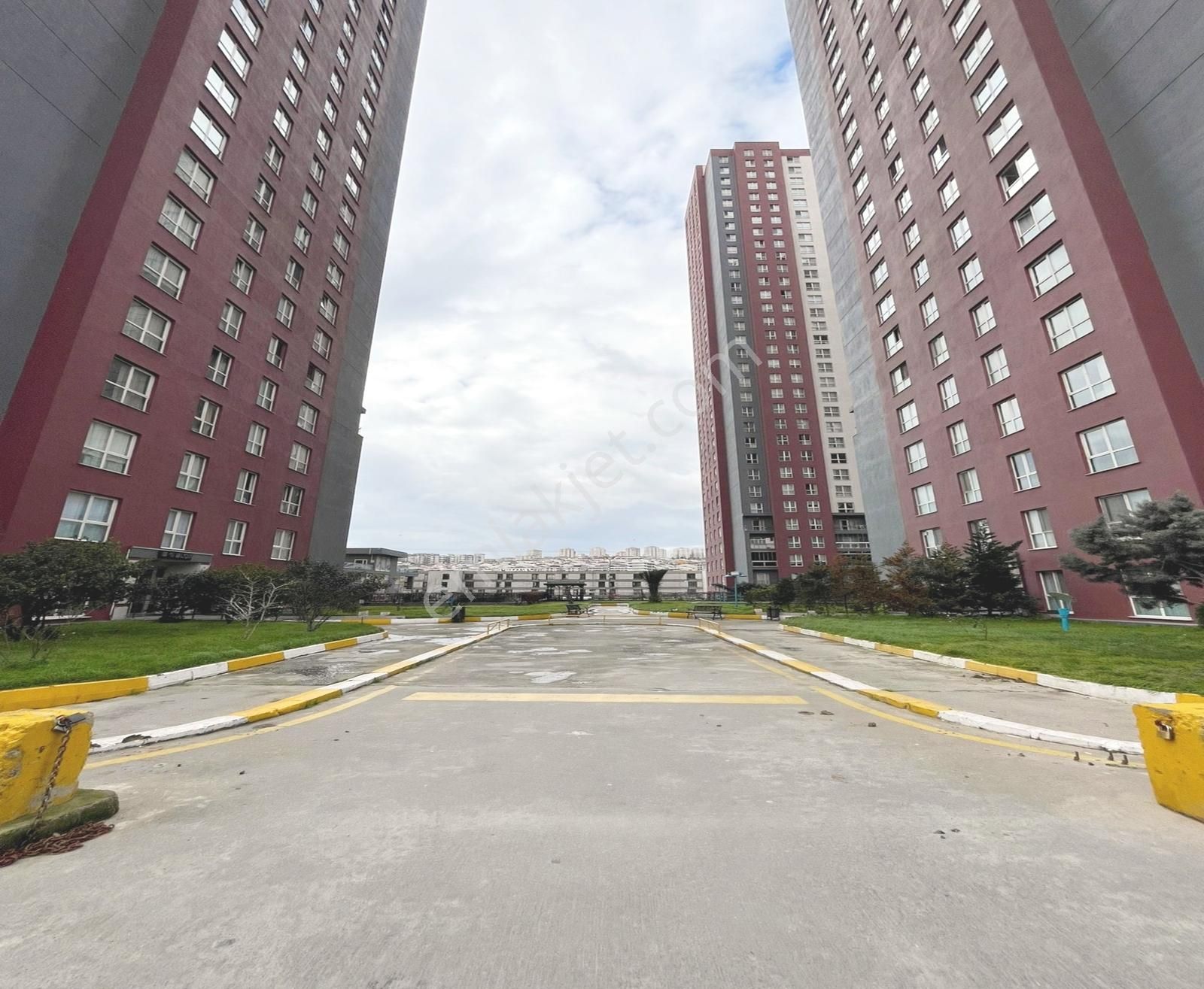 Metrobuse 5 Dk Ultra Lüks Site İçerisinde Satılık 1+1 Daire