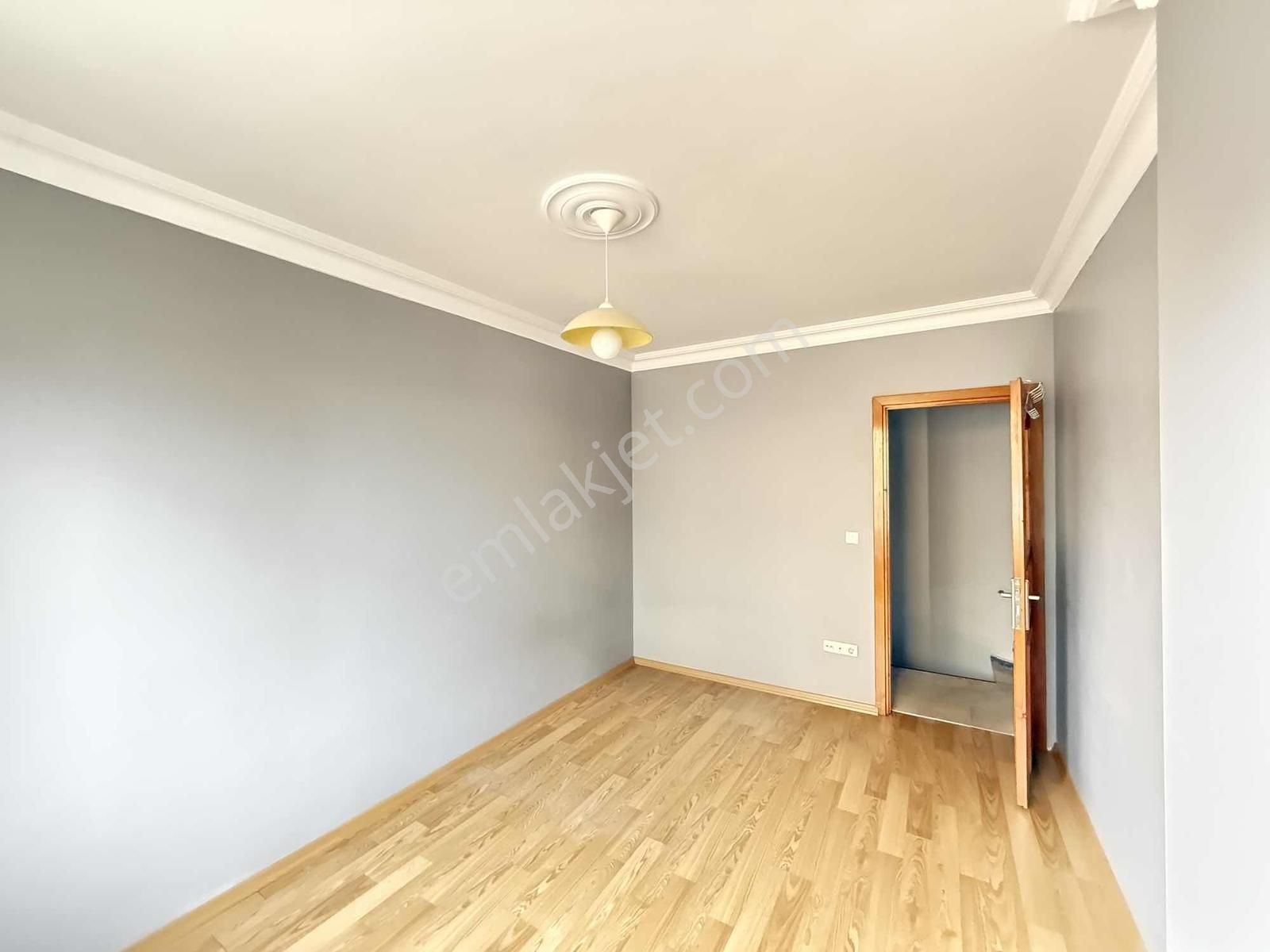 Küçükbakkalköy Mah. Cadde Ye Yakın 2+1 1.kat.75 M2.kat Dublexsi - Görsel 8