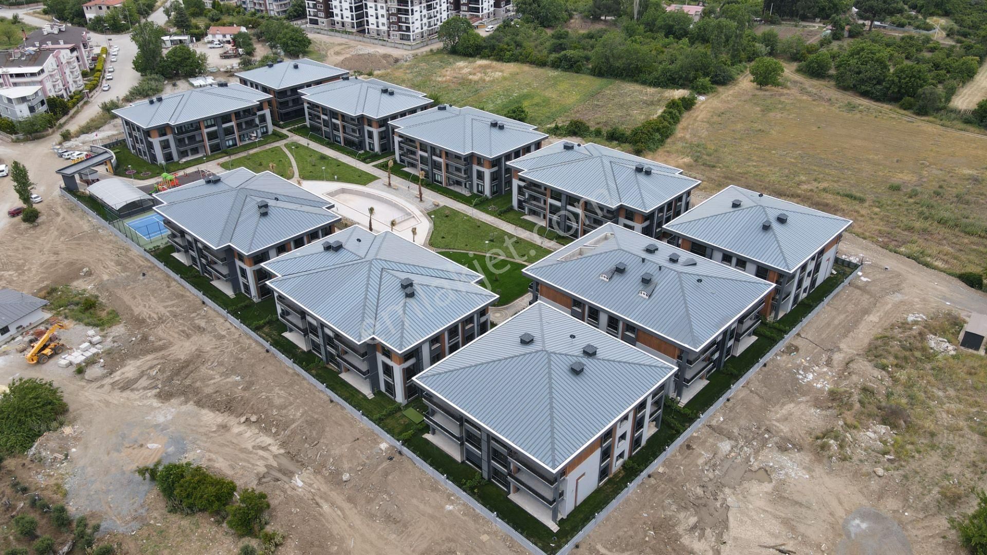Irmaksudan Edremitte Kapalı Otopark Havuzlu 3+1 Bahçeli Daireler - Görsel 17