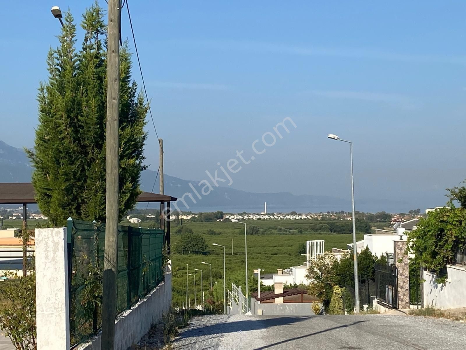 Kuşadası Soğucakta Özel Otoparklı Geniş Verandalı 3+1 Satılık Yazlık - Görsel 5