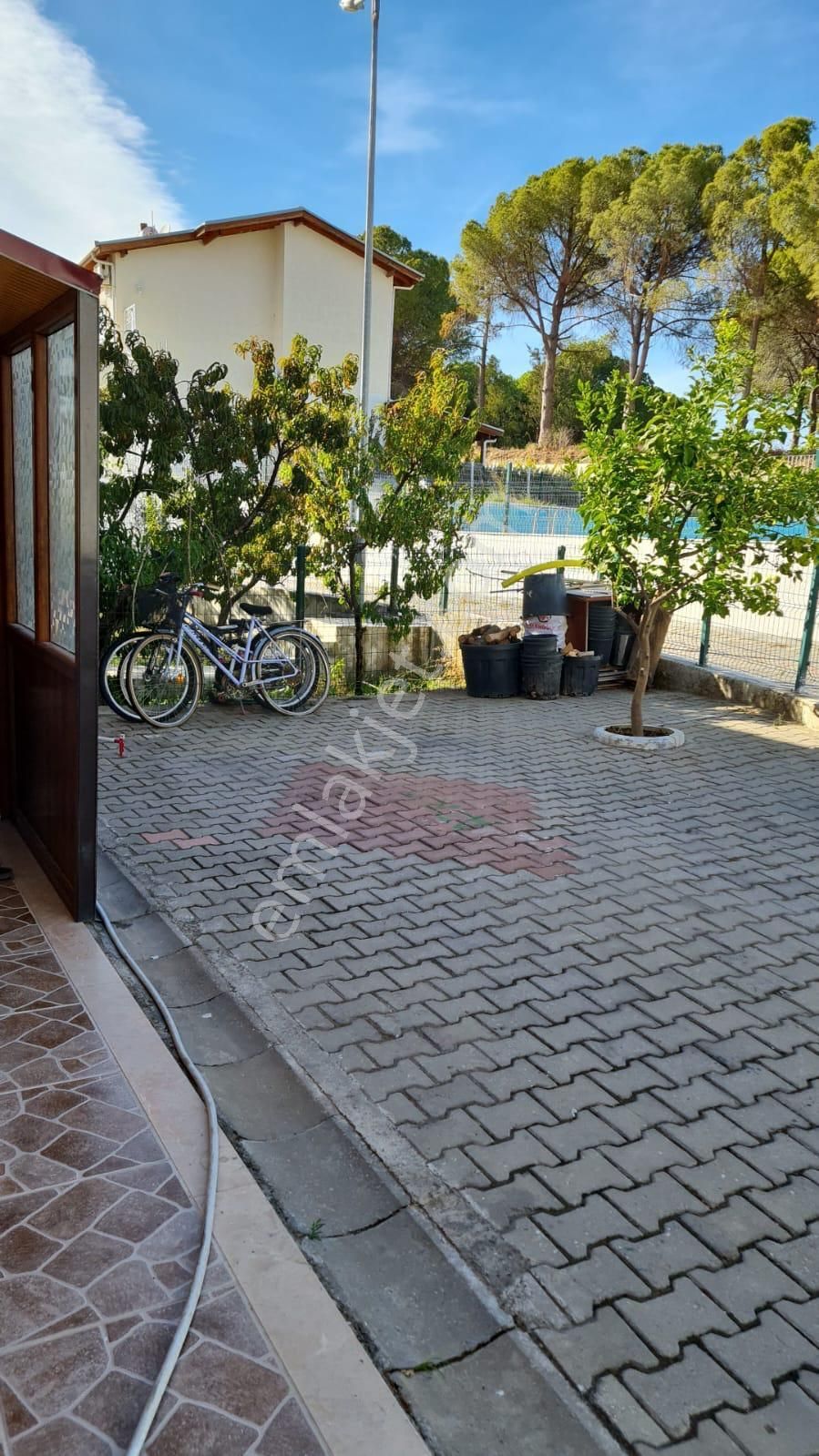 Kuşadası Soğucakta Özel Otoparklı Geniş Verandalı 3+1 Satılık Yazlık - Görsel 9