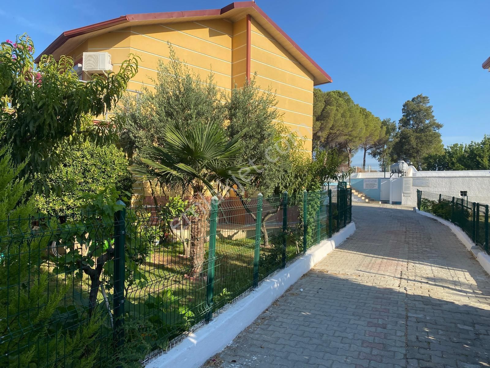 Kuşadası Soğucakta Özel Otoparklı Geniş Verandalı 3+1 Satılık Yazlık - Görsel 3