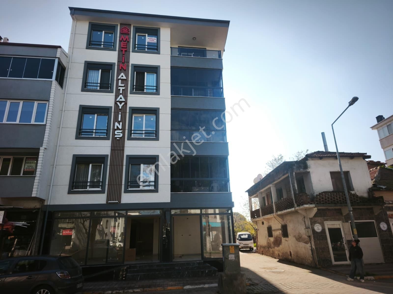 Ayvalık Altınova Merkez'de 2+1 Kiralık Sıfır Daire