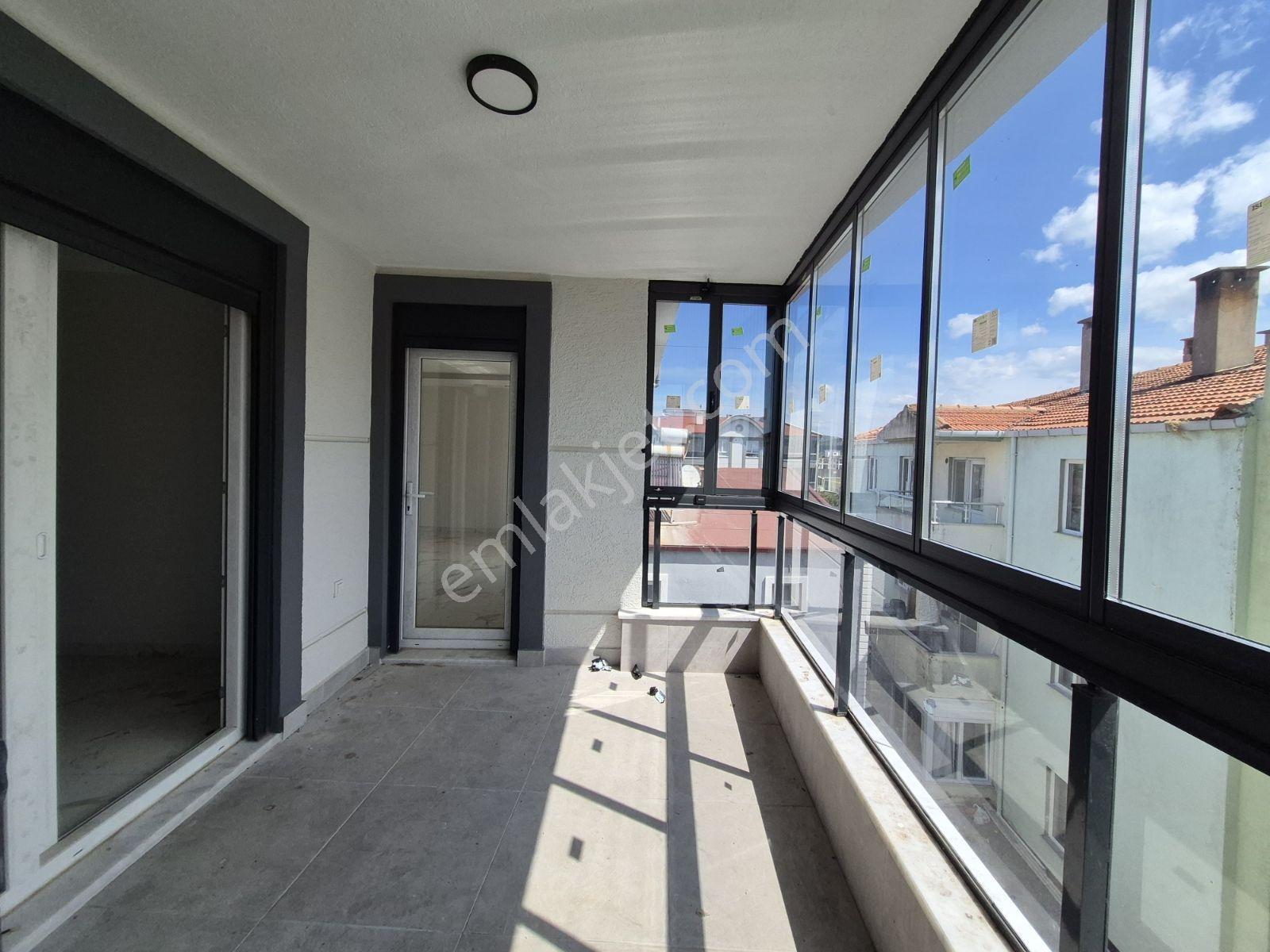Ayvalık Altınova Merkez'de 2+1 Kiralık Sıfır Daire - Görsel 14