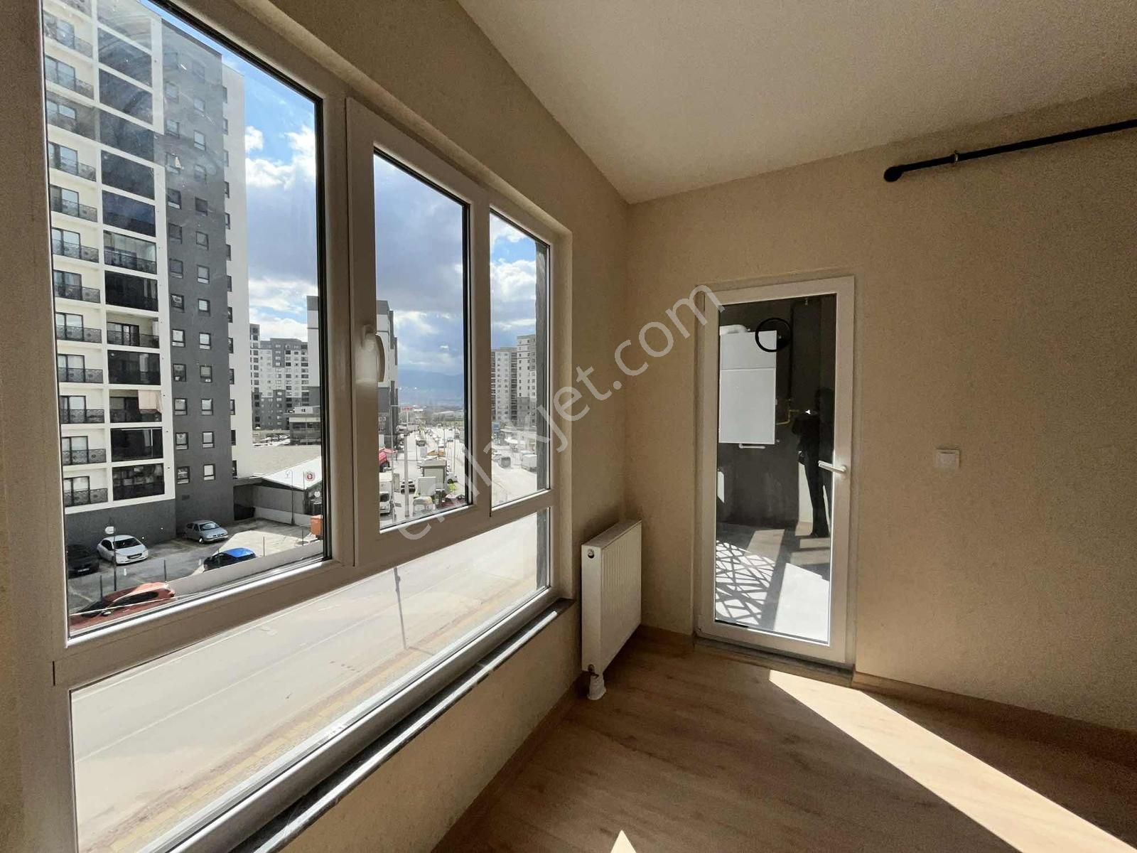 Prestıj Yeni Hayat Sitesinde Ön Cephe 2+1 Kiralık Daire - Görsel 16