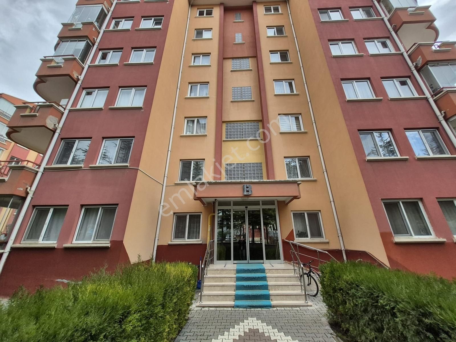 Ata Mahallesinde Site İçerisinde Satılık 3+1 Daire