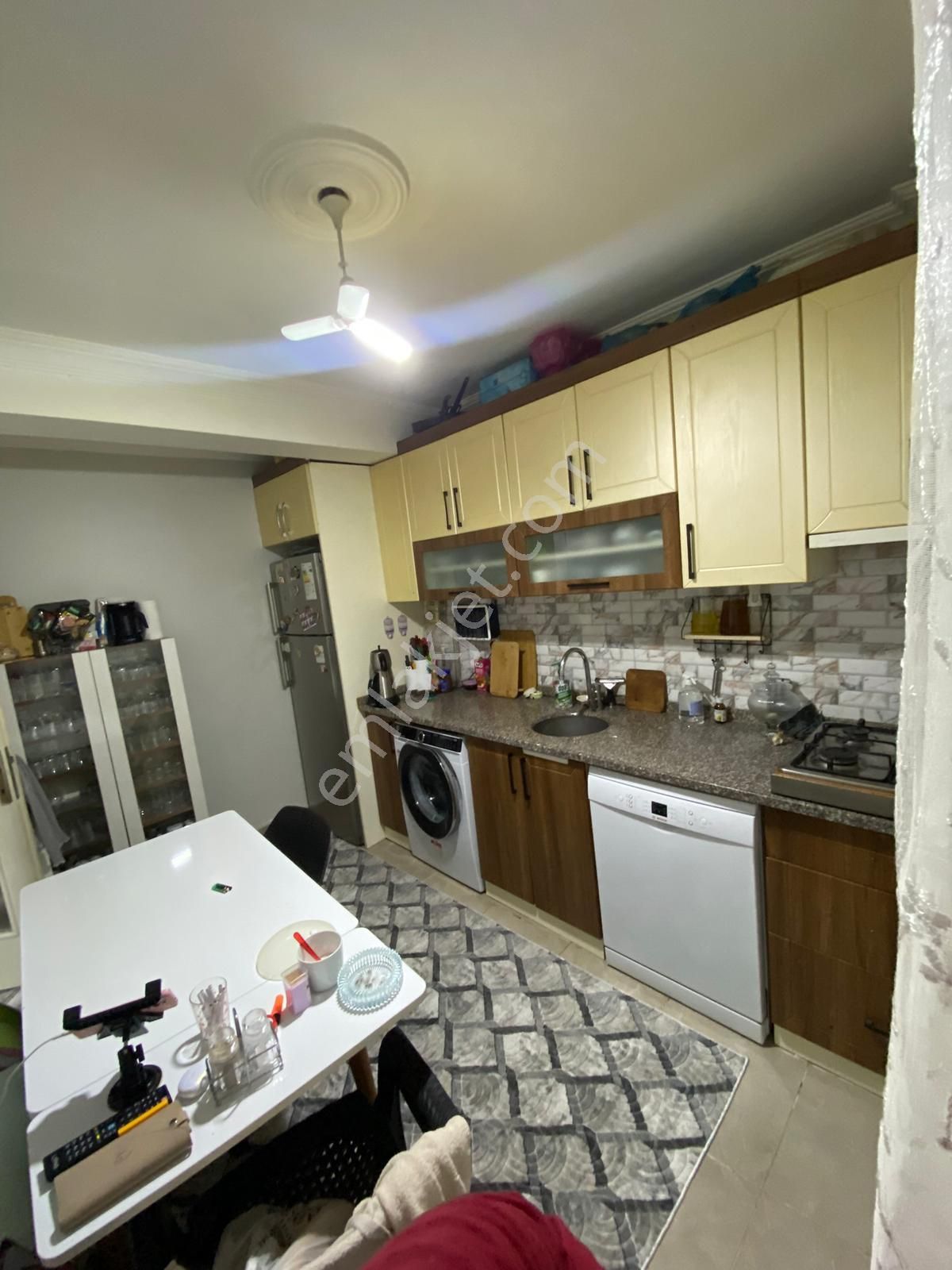 Bayrampaşa Muratpaşa 2+1 Bahçe Katı 10 Yıllık Asansörlü Krediye Uygun Asansörlü