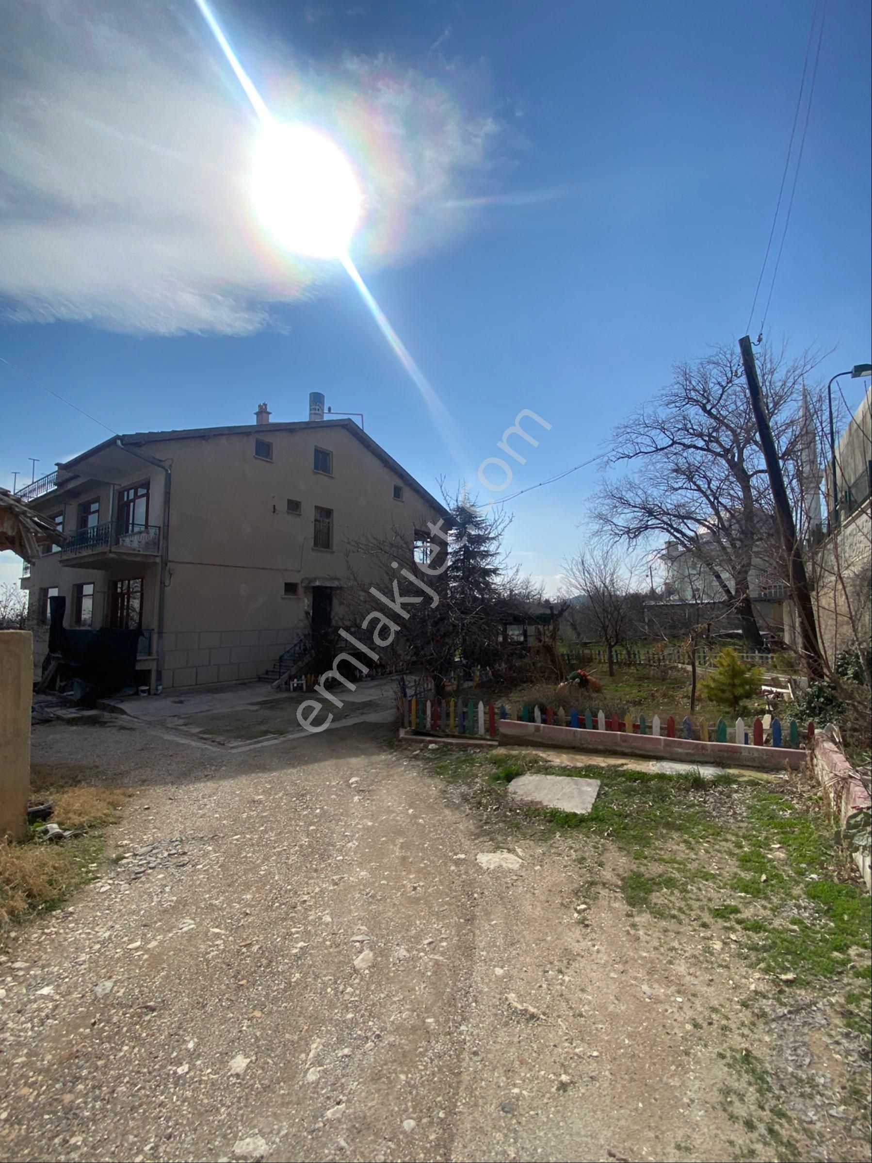 Akyokuşun Altında 2350 Mtkare Köşe İmarlı Arsa