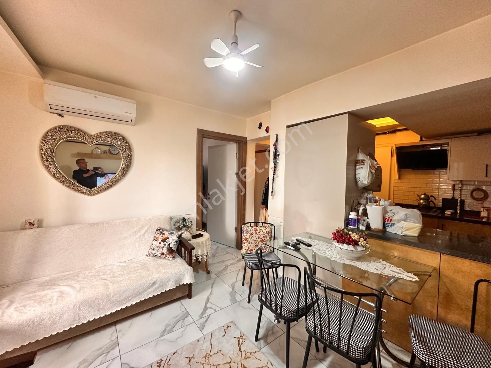 Kuşadasında Şehir Merkezinde Denize Yürüme Mesafesinde Acil Satılık 2 Artı 1 - Görsel 3