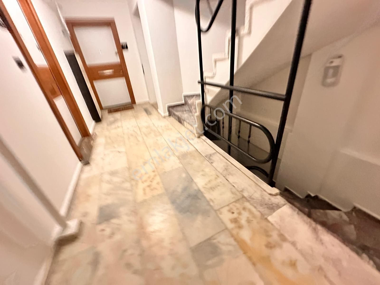 Kuşadasında Şehir Merkezinde Denize Yürüme Mesafesinde Acil Satılık 2 Artı 1 - Görsel 8