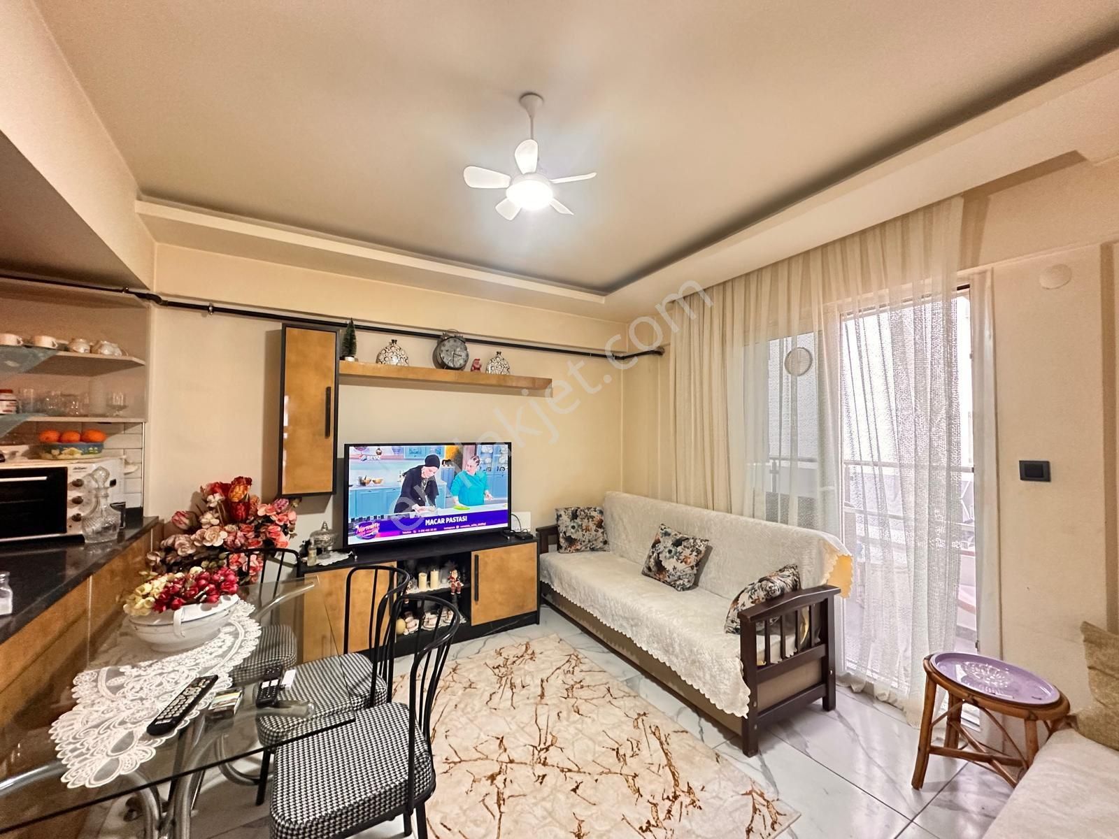 Kuşadasında Şehir Merkezinde Denize Yürüme Mesafesinde Acil Satılık 2 Artı 1 - Görsel 5