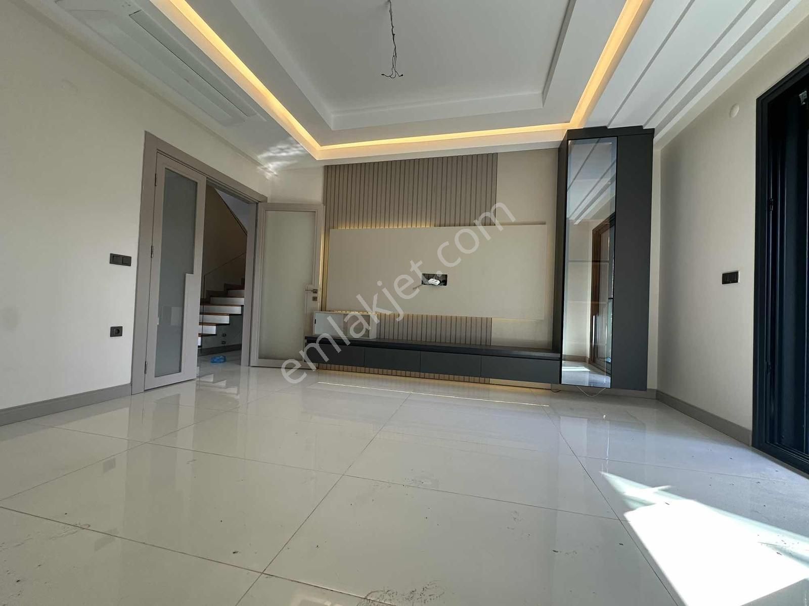Qzen' Den Köşe Konumlu Kış Bahçeli 5+1 Villa - Görsel 22