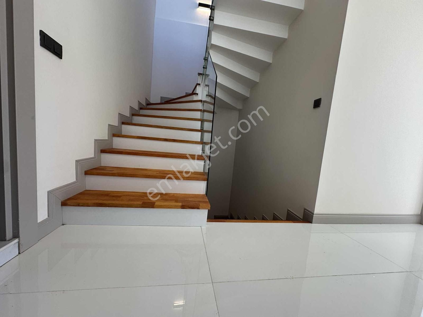 Qzen' Den Köşe Konumlu Kış Bahçeli 5+1 Villa - Görsel 31