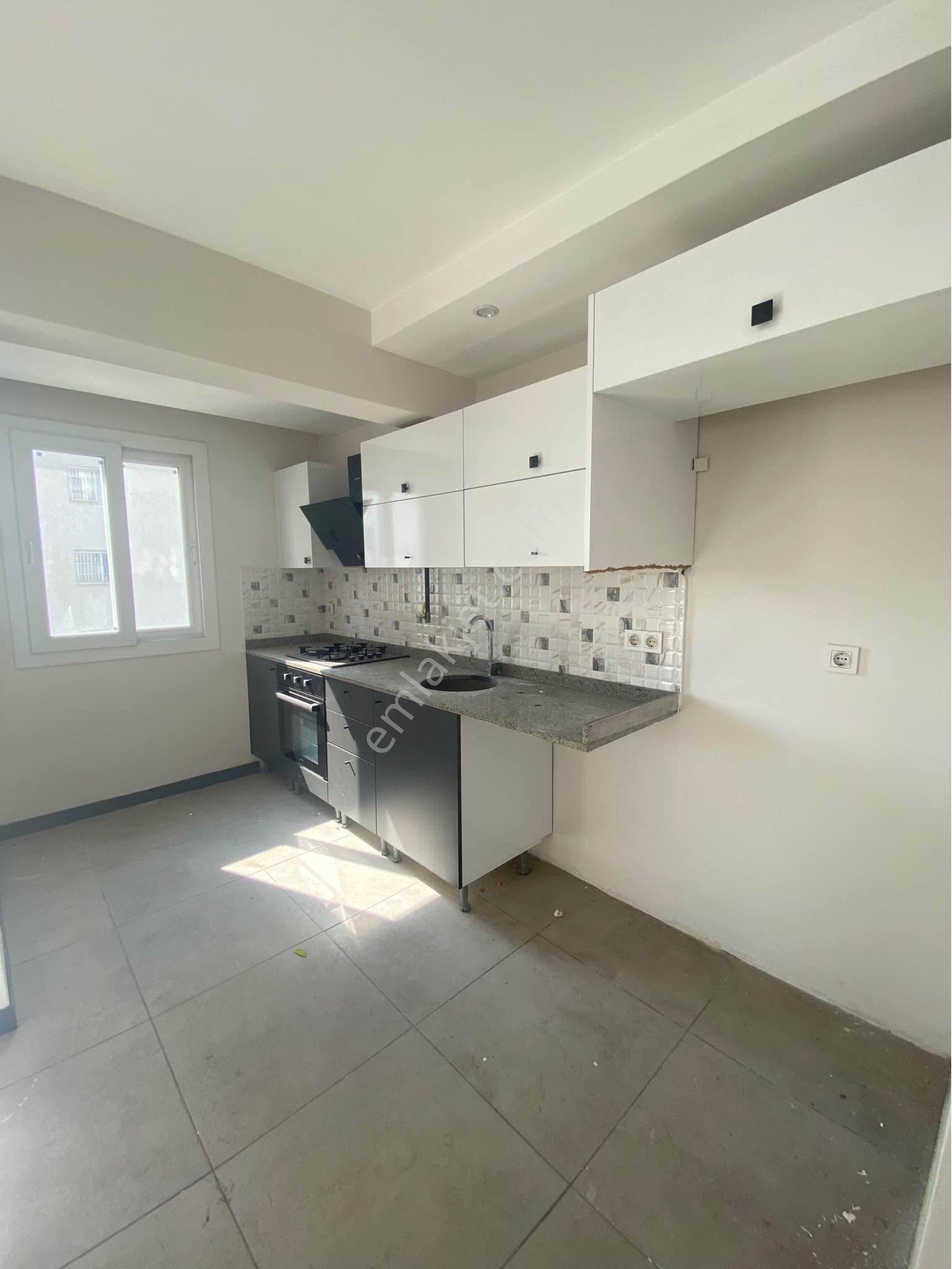 Mithatpaşa Mahallesinde 2+1 Satılık Çok Cazip Site İçerisinde Daire - Görsel 6