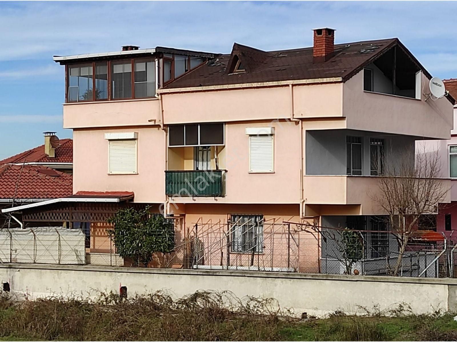 Şile Sahilköy Cadde Üzeri Sitede Full Eşyalı 5+1 Trıpleks Villa