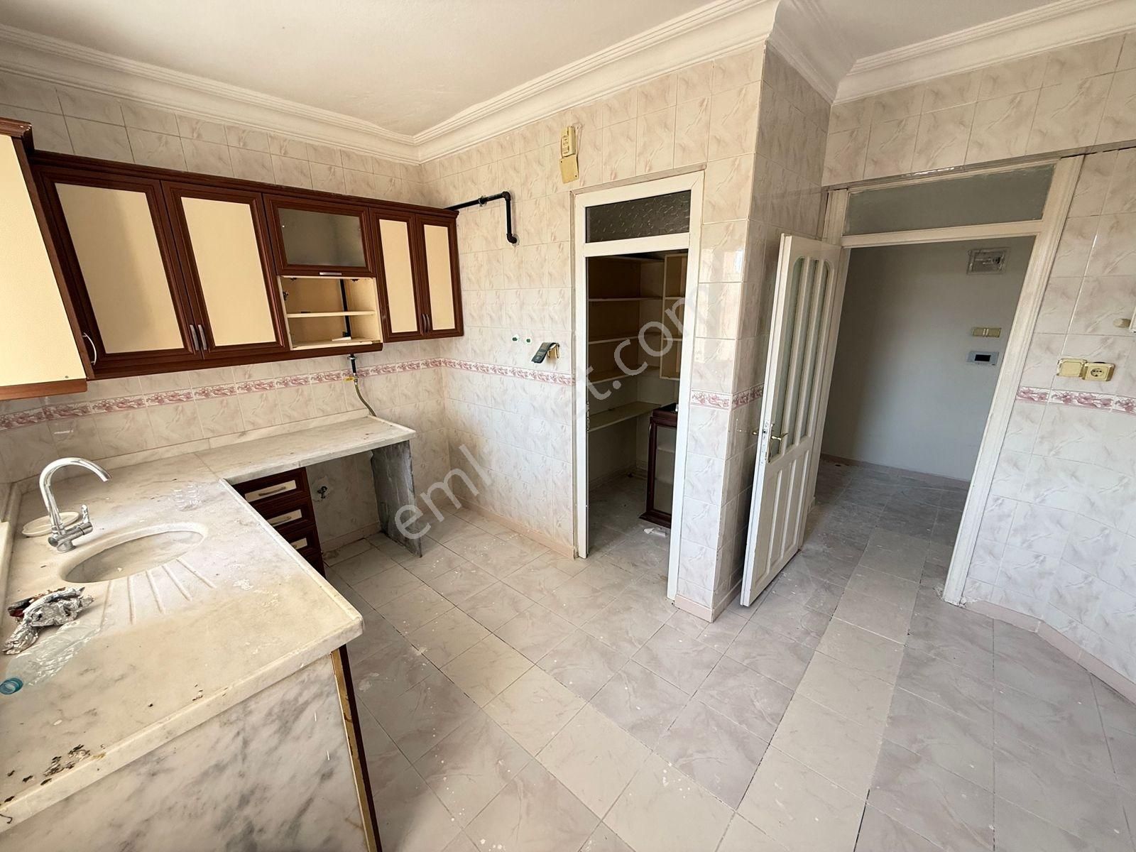 Kongre Merkezi Civarı Satılık 3 Cepheli 3+1 Daire