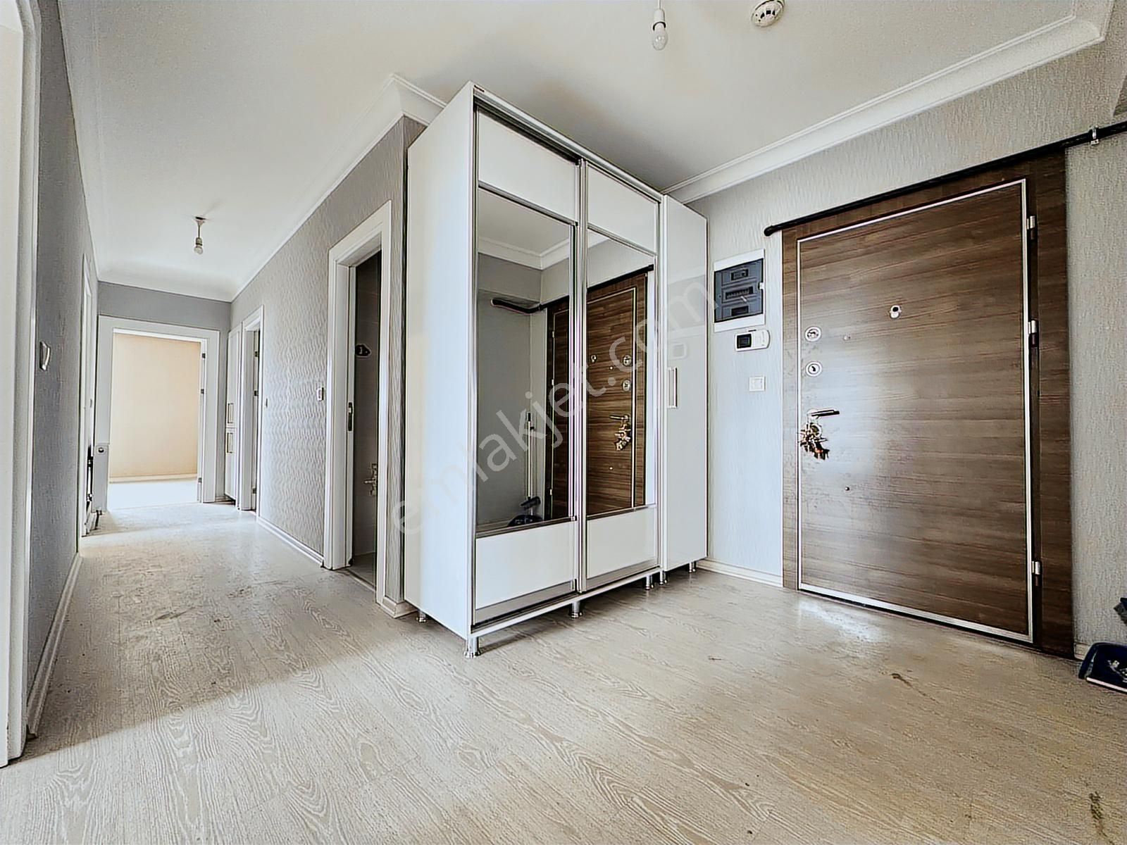 Mehmet Zengin'den Hakan Akbıyık Okulu Yakını 5.kat 3+1 Sitede - Görsel 26