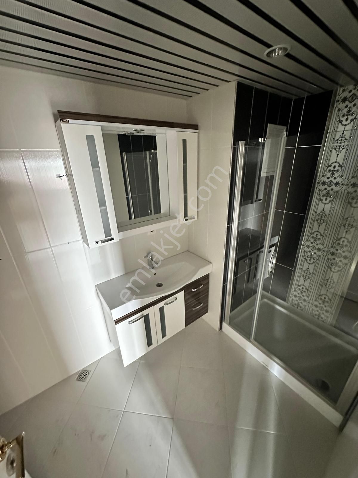 Mehmet Zengin'den Hakan Akbıyık Okulu Yakını 5.kat 3+1 Sitede - Görsel 31