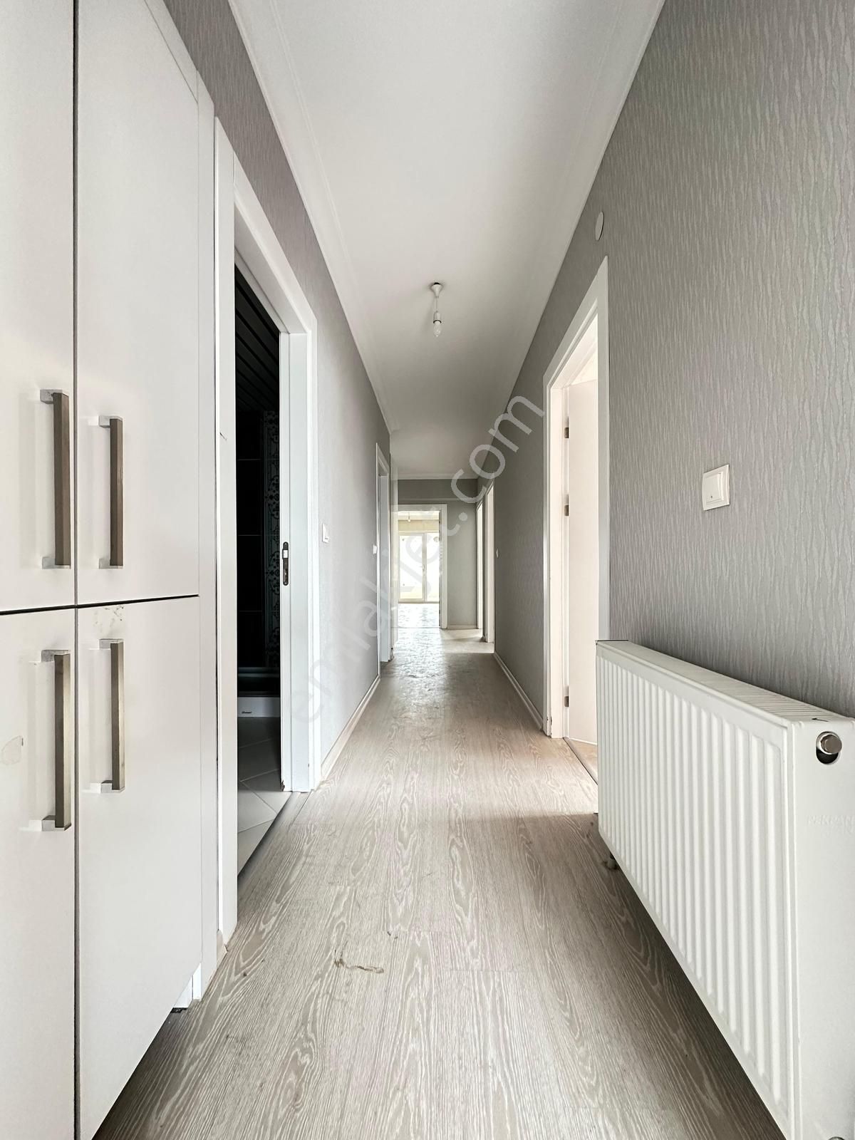 Mehmet Zengin'den Hakan Akbıyık Okulu Yakını 5.kat 3+1 Sitede - Görsel 24