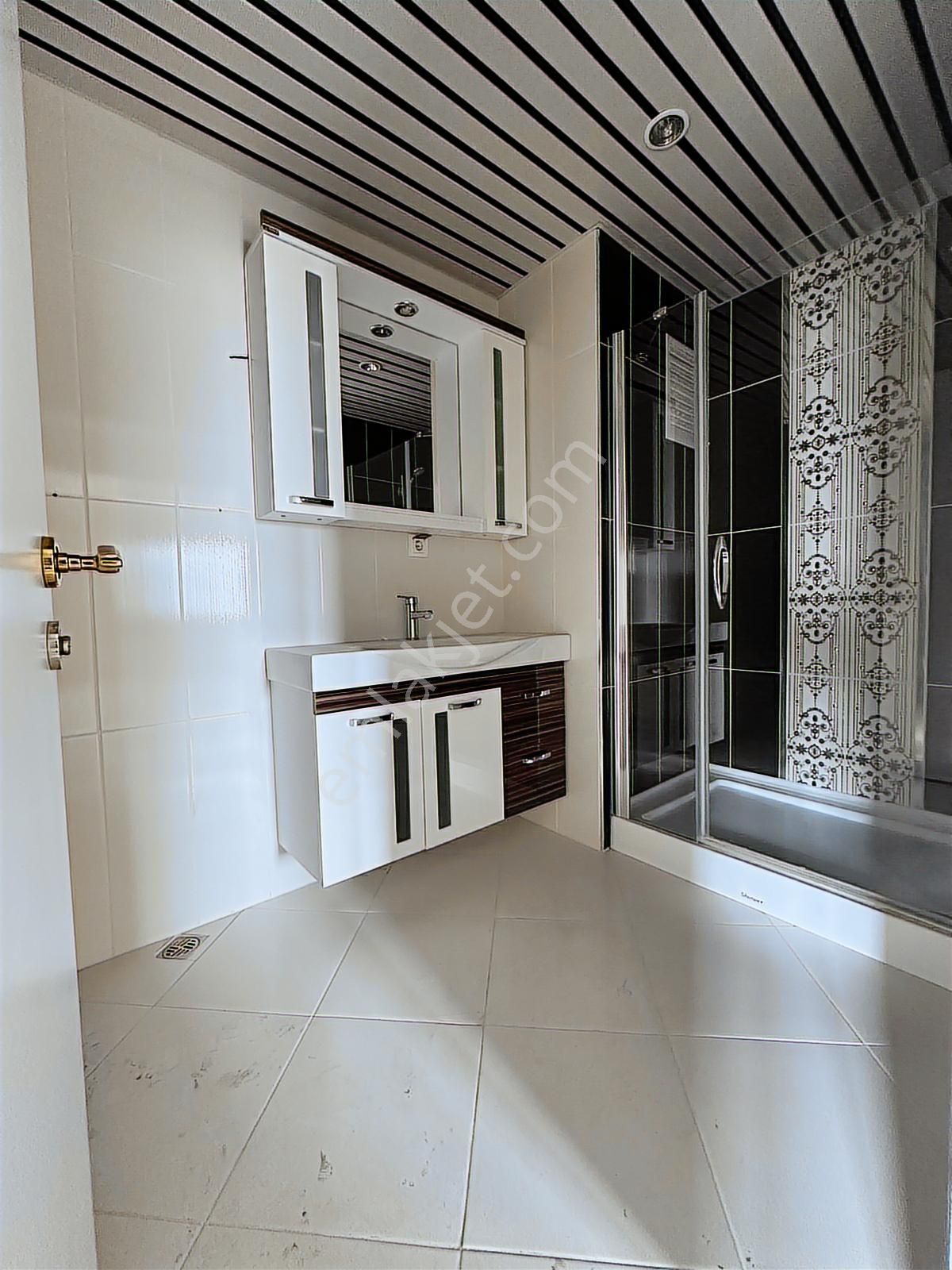 Mehmet Zengin'den Hakan Akbıyık Okulu Yakını 5.kat 3+1 Sitede - Görsel 28