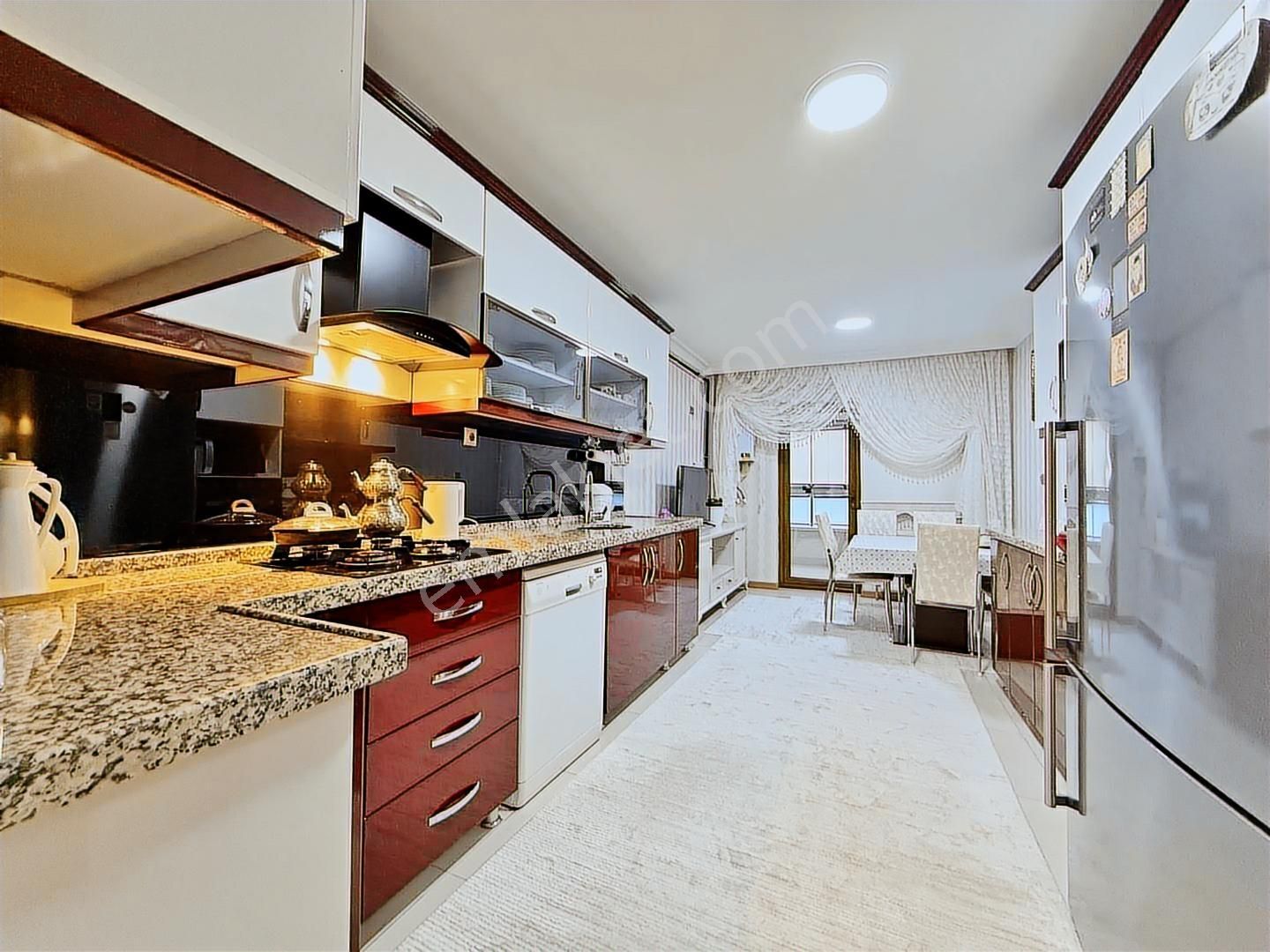 Mehmet Zengin'den Okullar Bölgesinde Lüks Sitede 3.kat 4+1 Daire