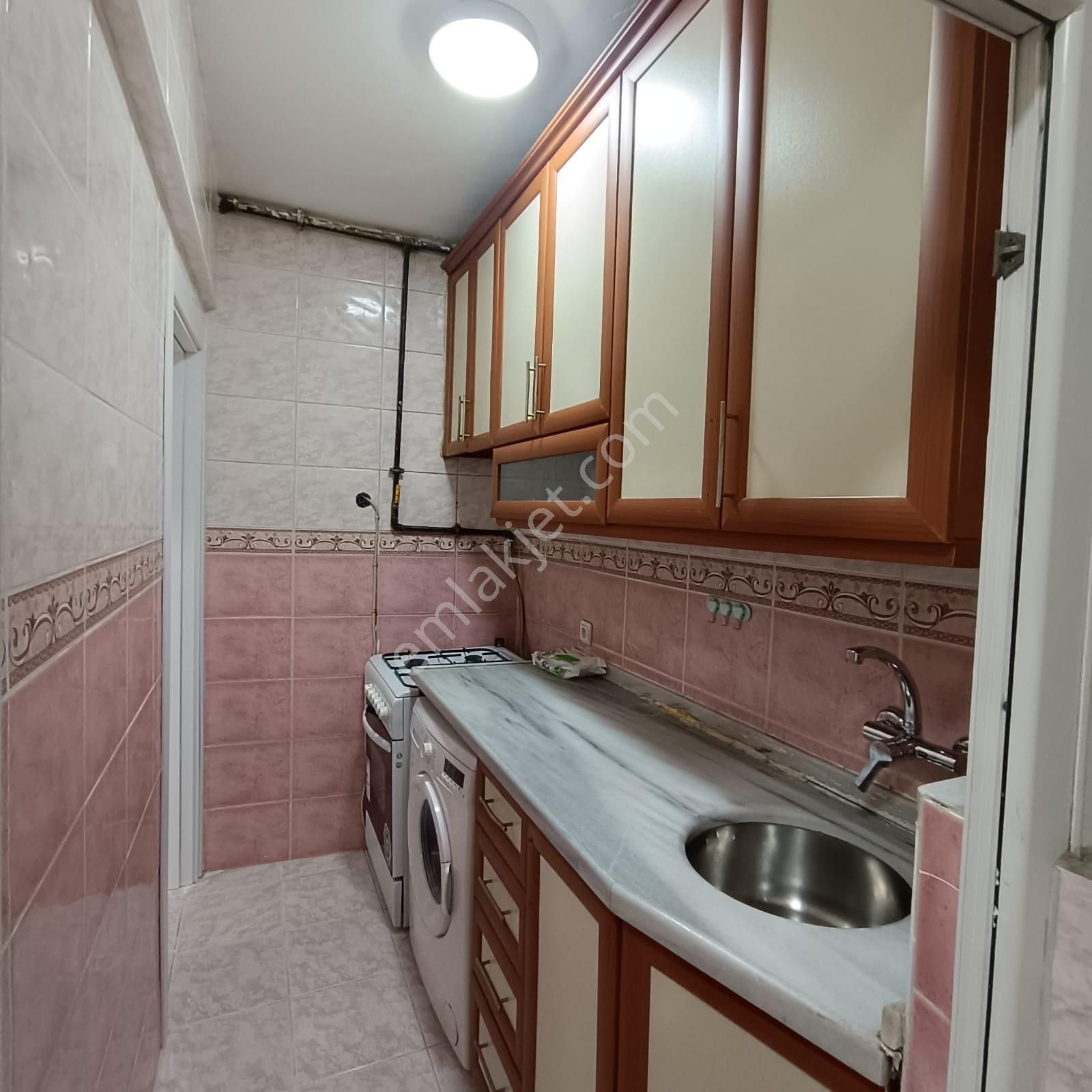 Bayrampaşa Kartaltepe Kat 1 Full Eşyalı Kombili Kapalı Balkon 80 M2 - Görsel 13