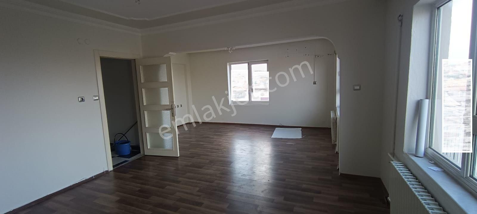 Ender Uysal Gayrimenkulden Yunusemre De Kiralık 2+1 Asansörlü Geniş Daire... - Görsel 4
