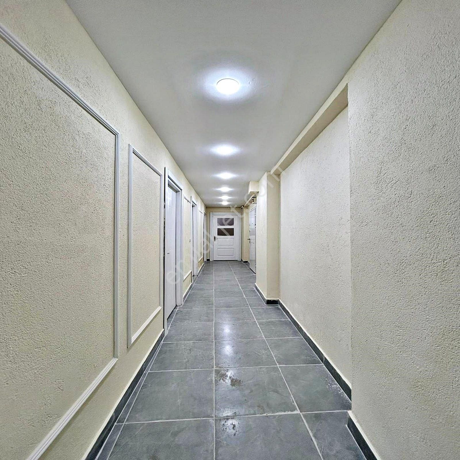 Metrobüse Yürüme Mesafesinde 2+1 Satılık Bahçe Katı - Görsel 7