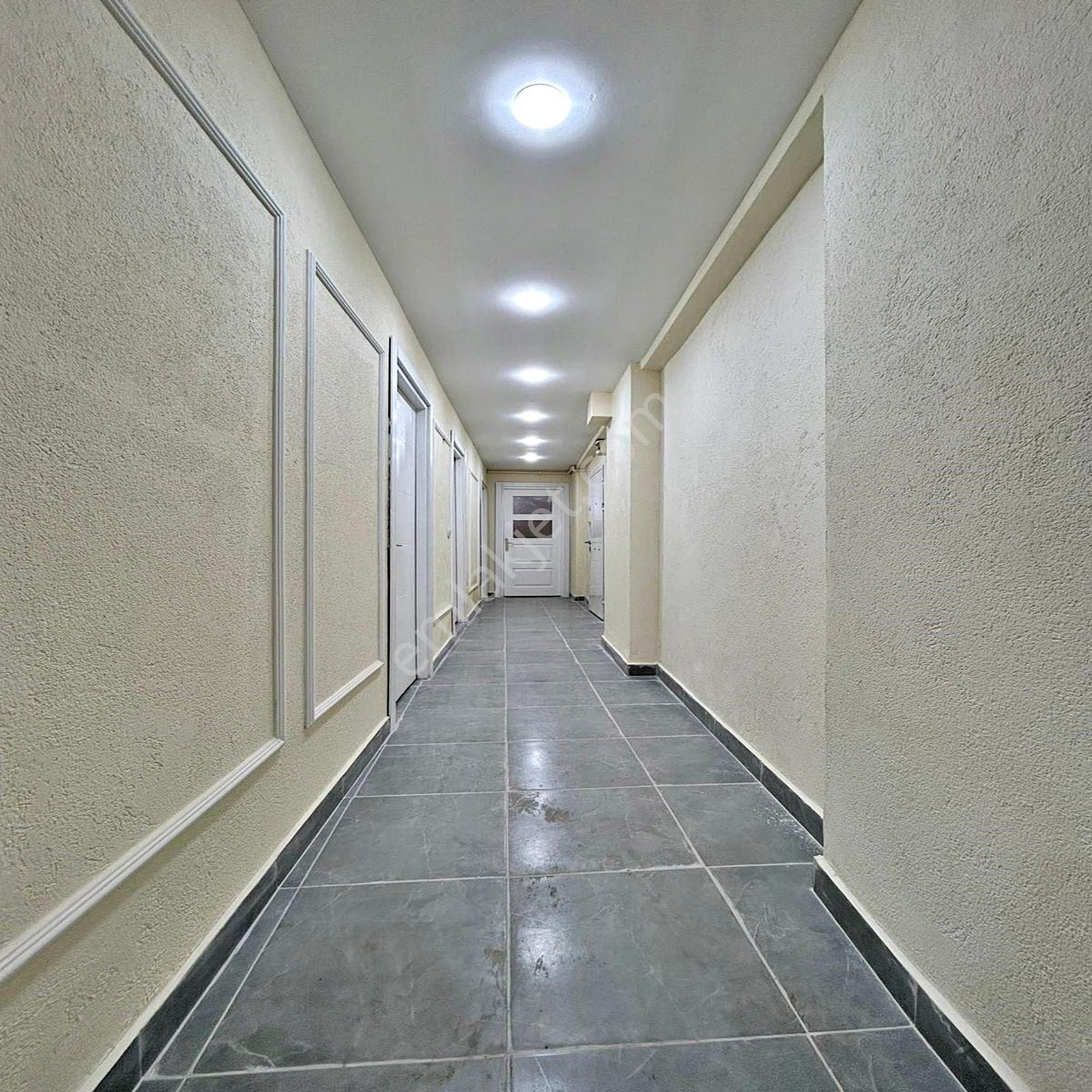 Metrobüse Yürüme Mesafesinde 2+1 Satılık Bahçe Katı - Görsel 18