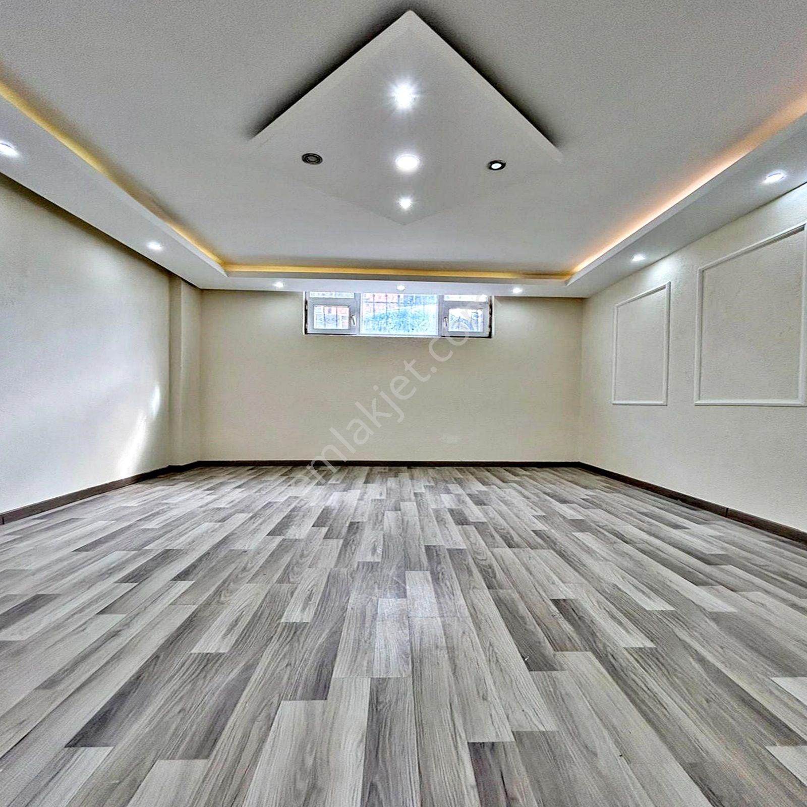 Metrobüse Yürüme Mesafesinde 2+1 Satılık Bahçe Katı