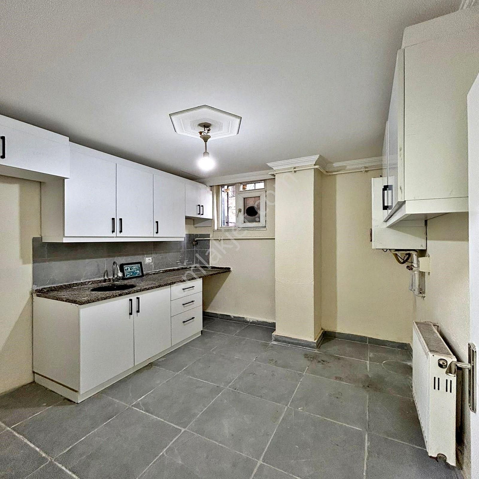 Metrobüse Yürüme Mesafesinde 2+1 Satılık Bahçe Katı - Görsel 15