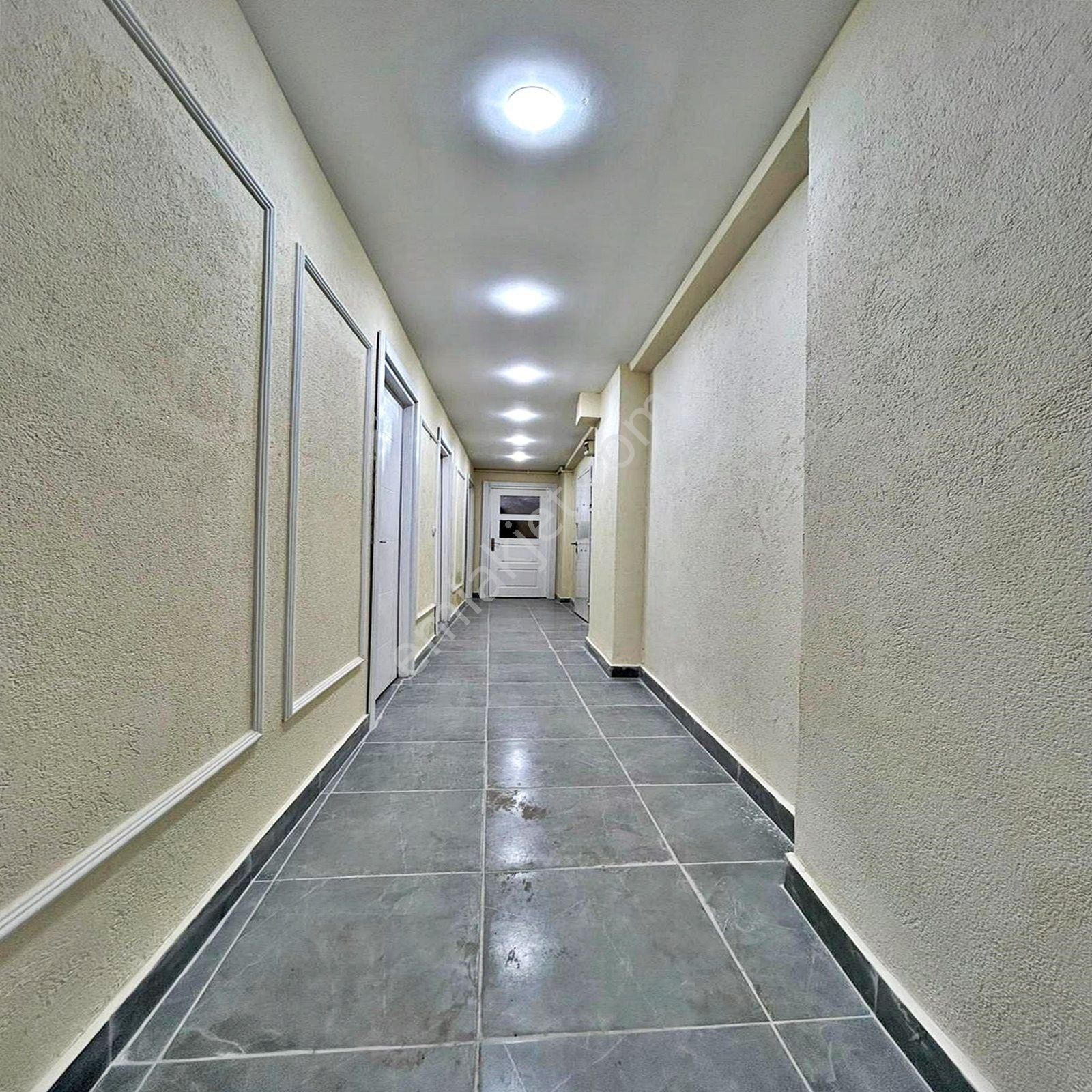 Metrobüse Yürüme Mesafesinde 2+1 Satılık Bahçe Katı - Görsel 12