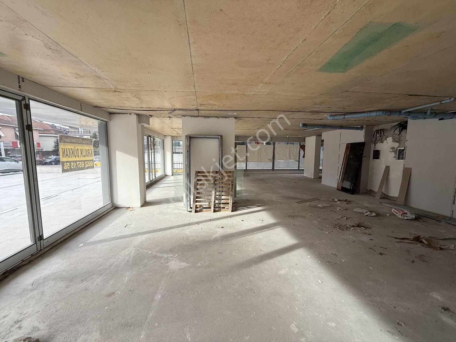 Çengelköy Cadde Üzeri Sıfır 275 M² İç Kullanım Alanlı Kiralık - Görsel 12