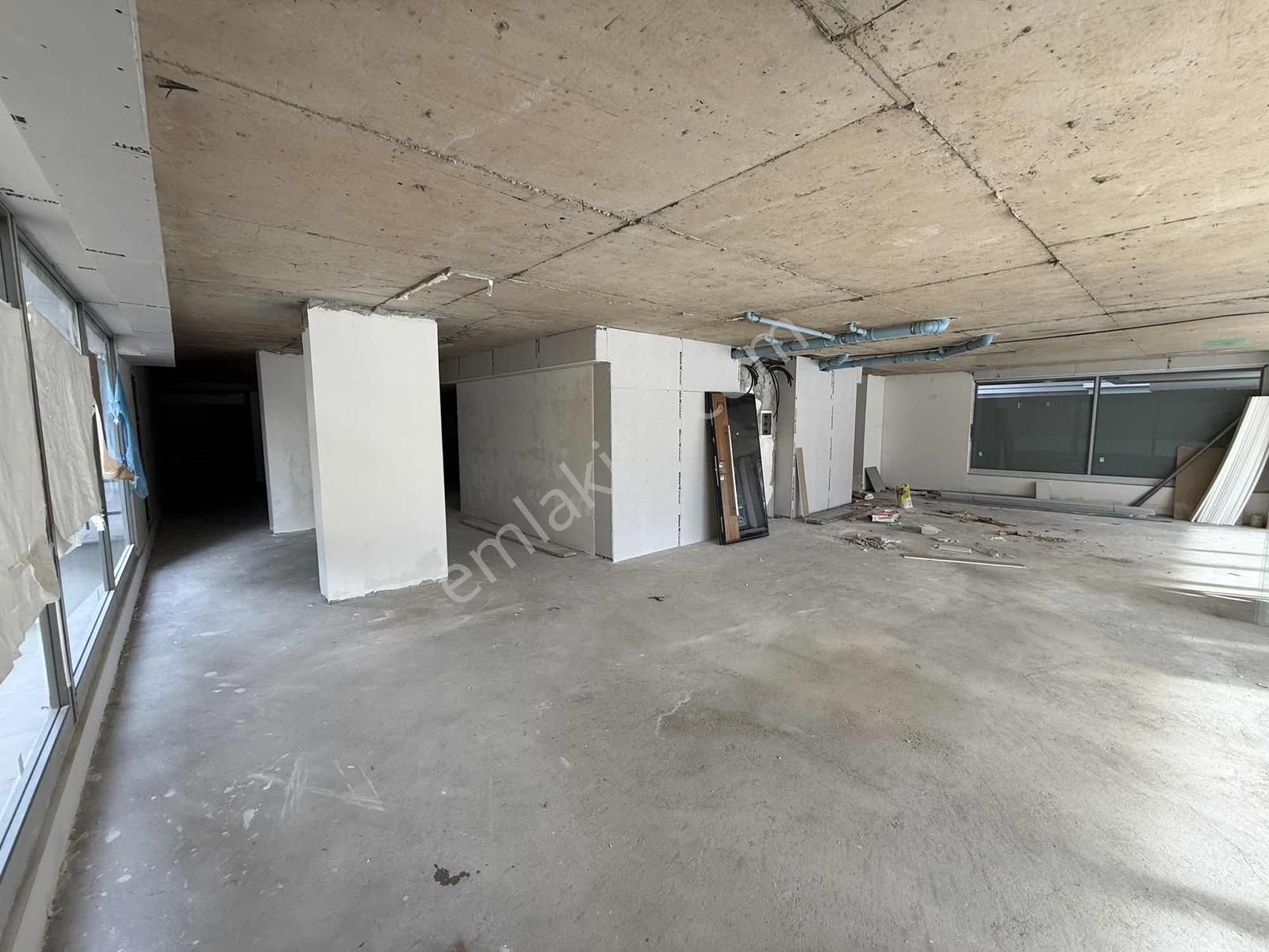Çengelköy Cadde Üzeri Sıfır 275 M² İç Kullanım Alanlı Kiralık - Görsel 13