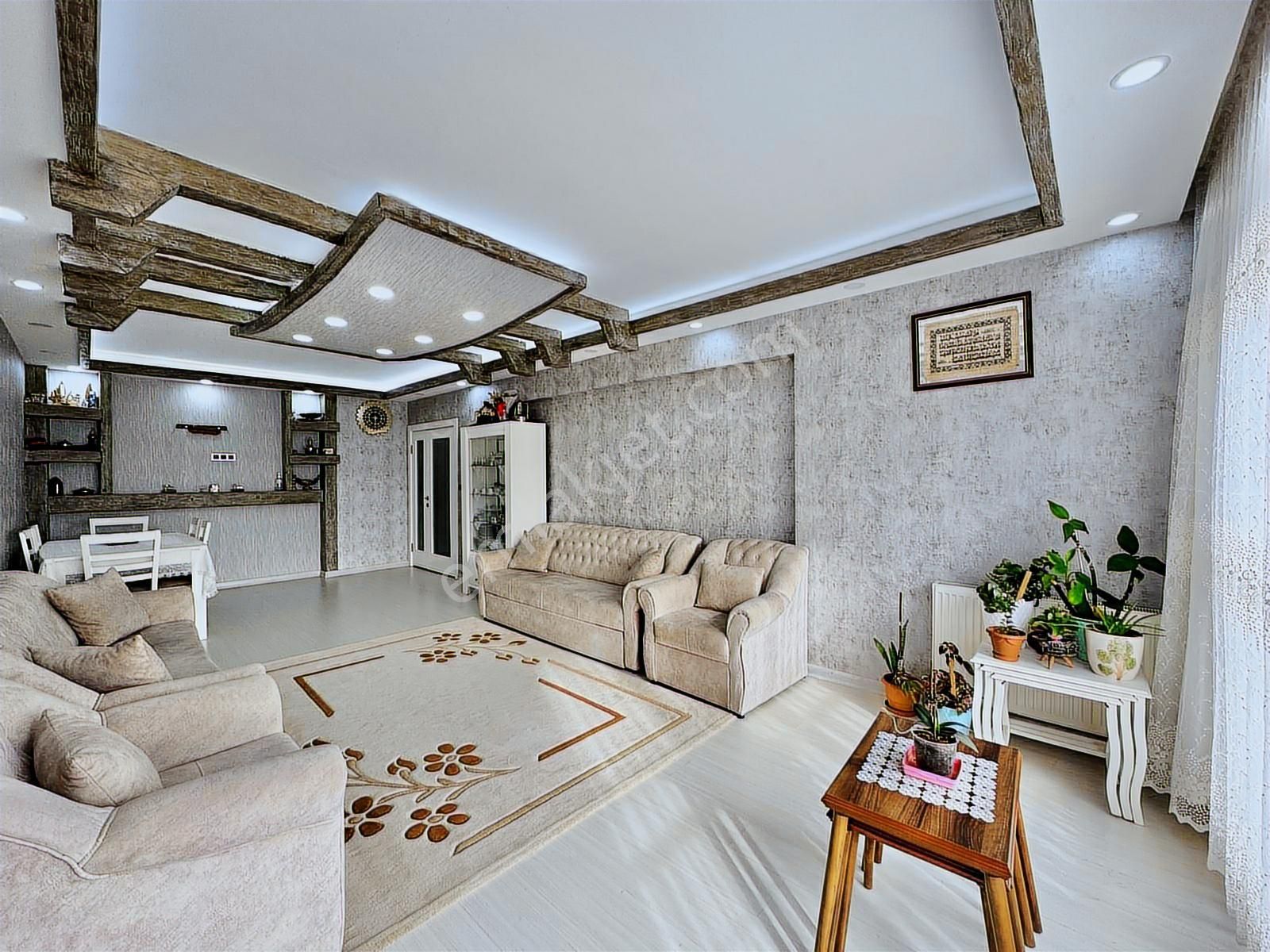 Beyoğlu'ndan Ara Kat Geniş Asansörlü Full Yapılı K.otoparklı 3+1